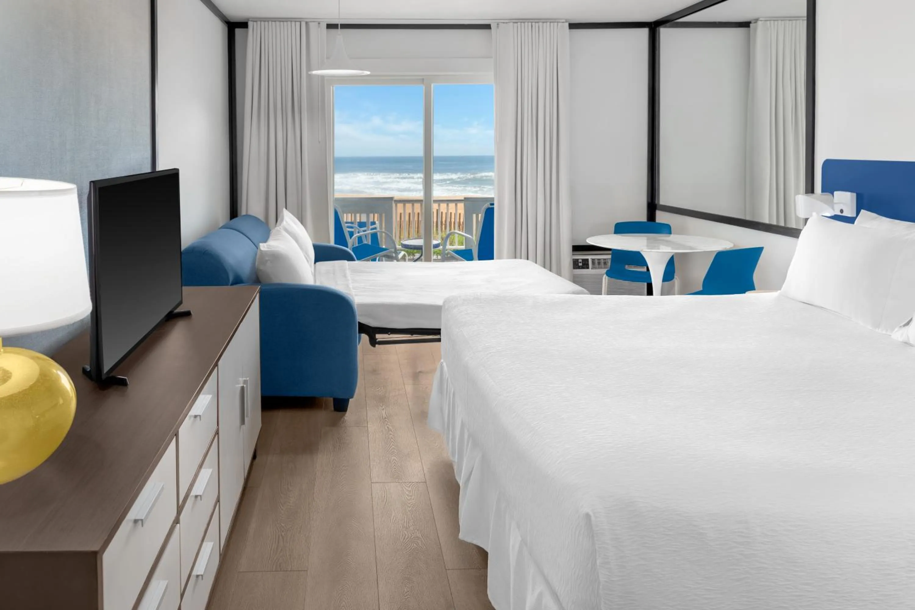 Bedroom, Bed in Montauk Blue Hotel