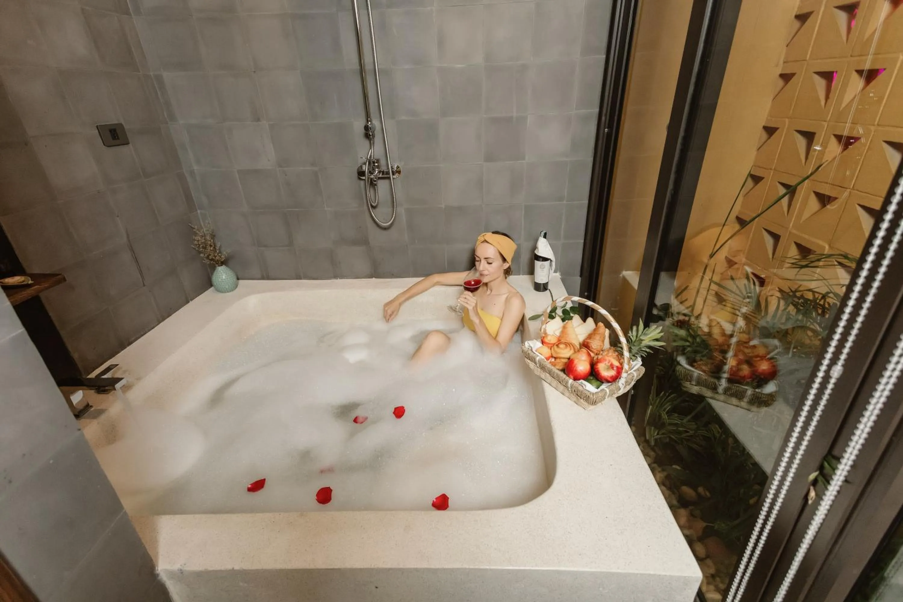 Bath in Deja Vu House Ha Long