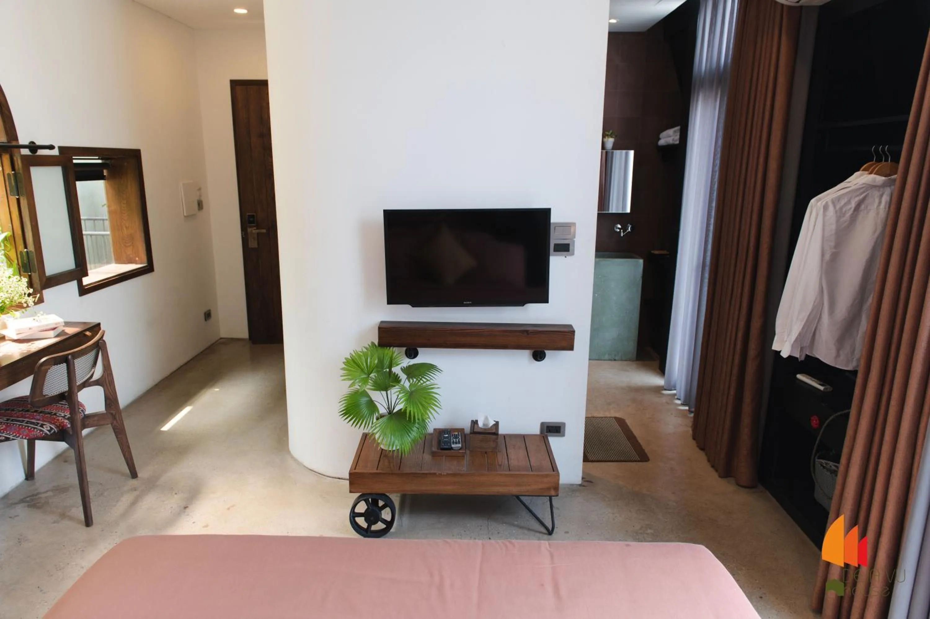 Bed in Deja Vu House Ha Long