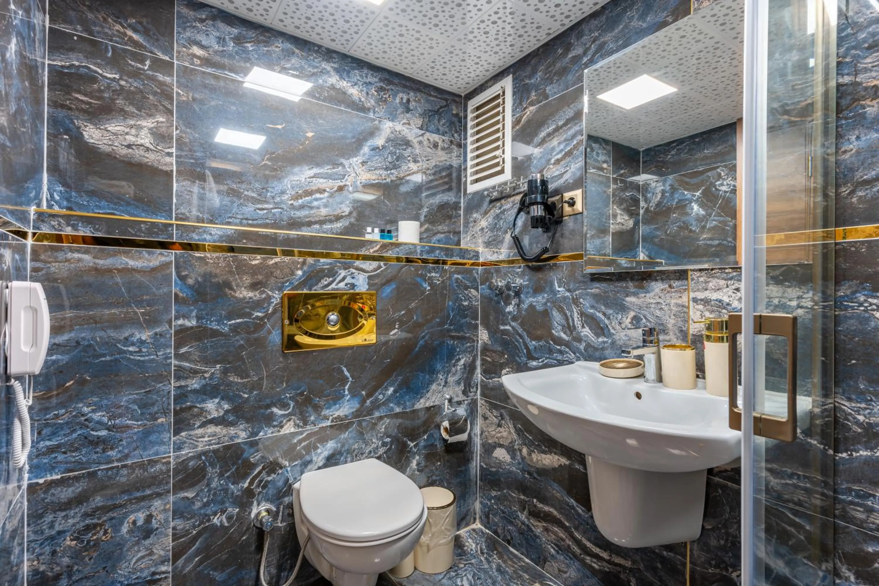 Bathroom in Safari Otel