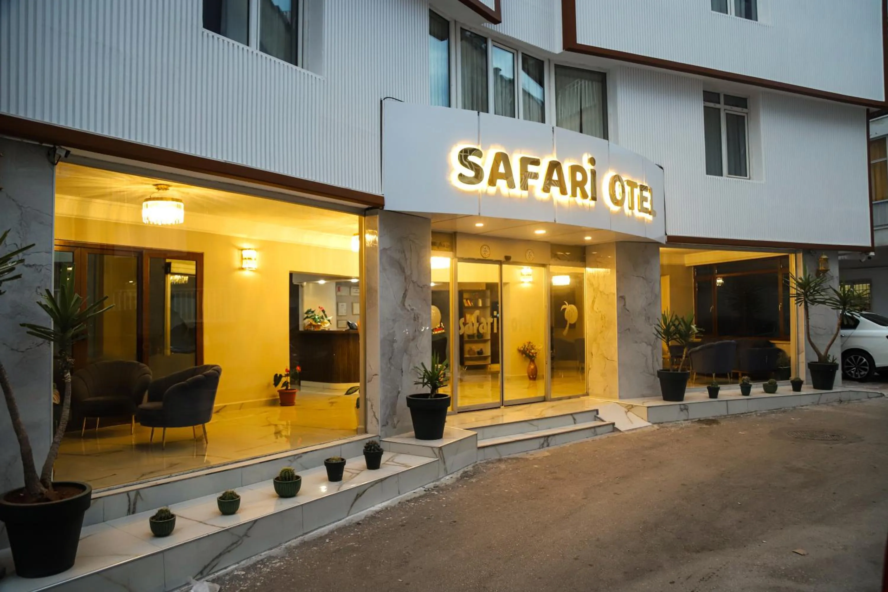 Facade/entrance in Safari Otel