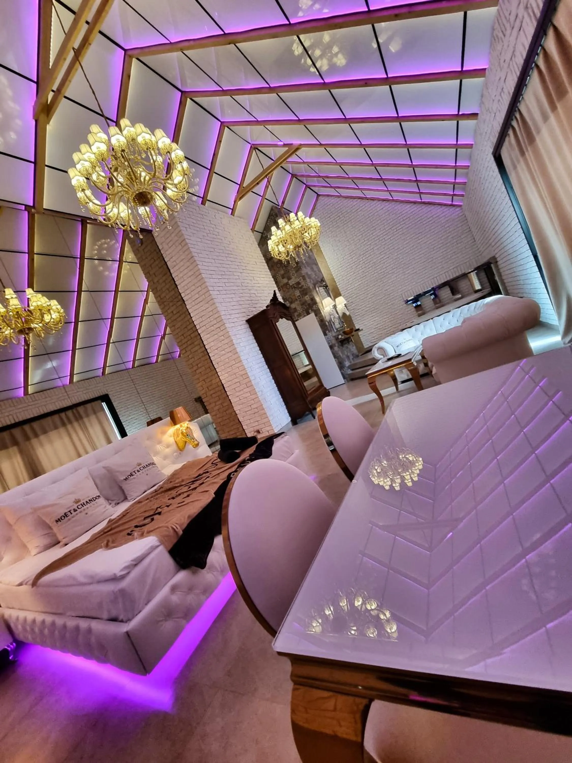 Hotel Ramka & Restaurant & Wine Bar