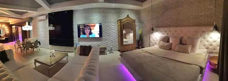 Bed in Hotel Ramka & Restaurant & Wine Bar