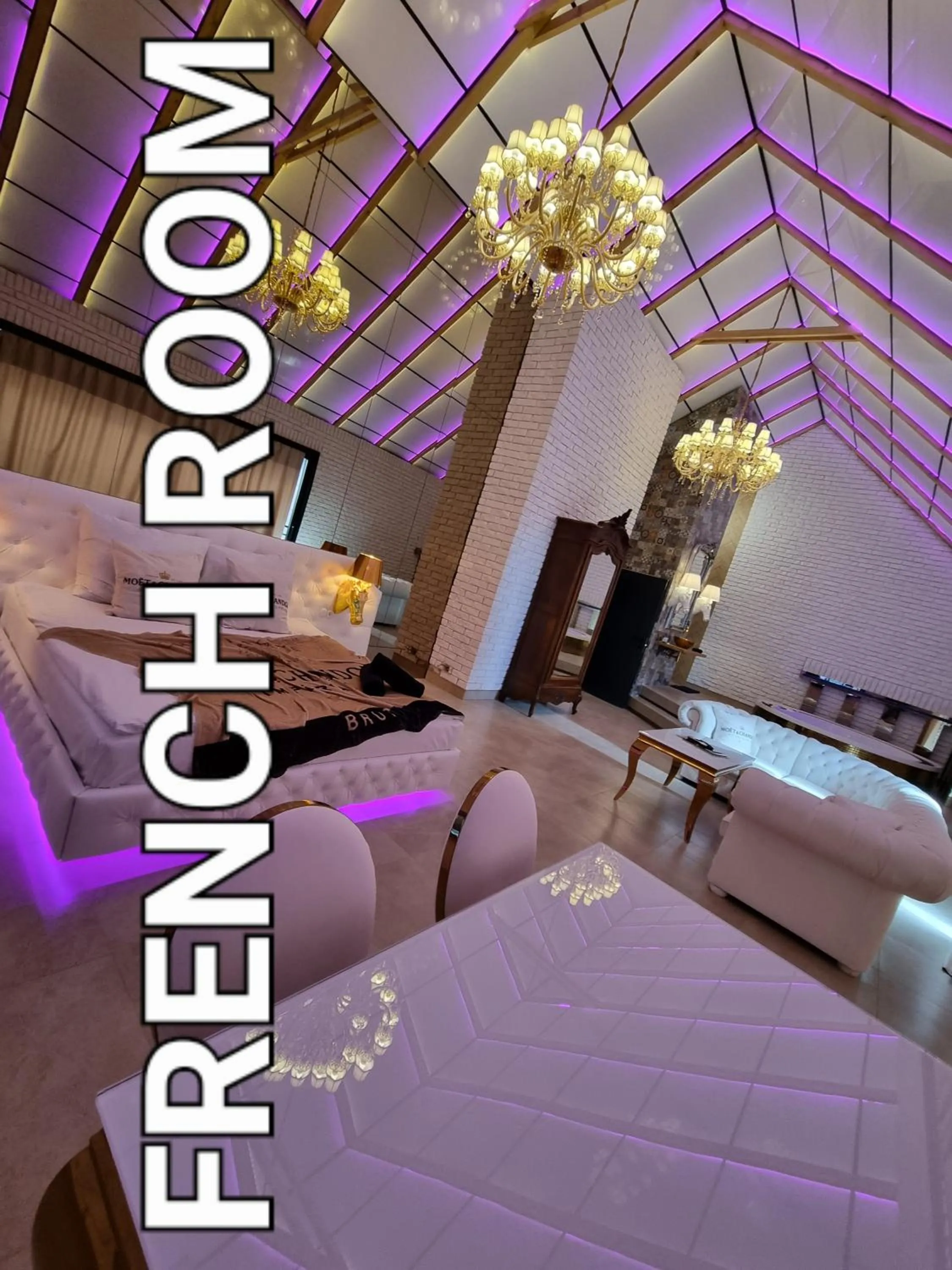 Bed in Hotel Ramka & Restaurant & Wine Bar