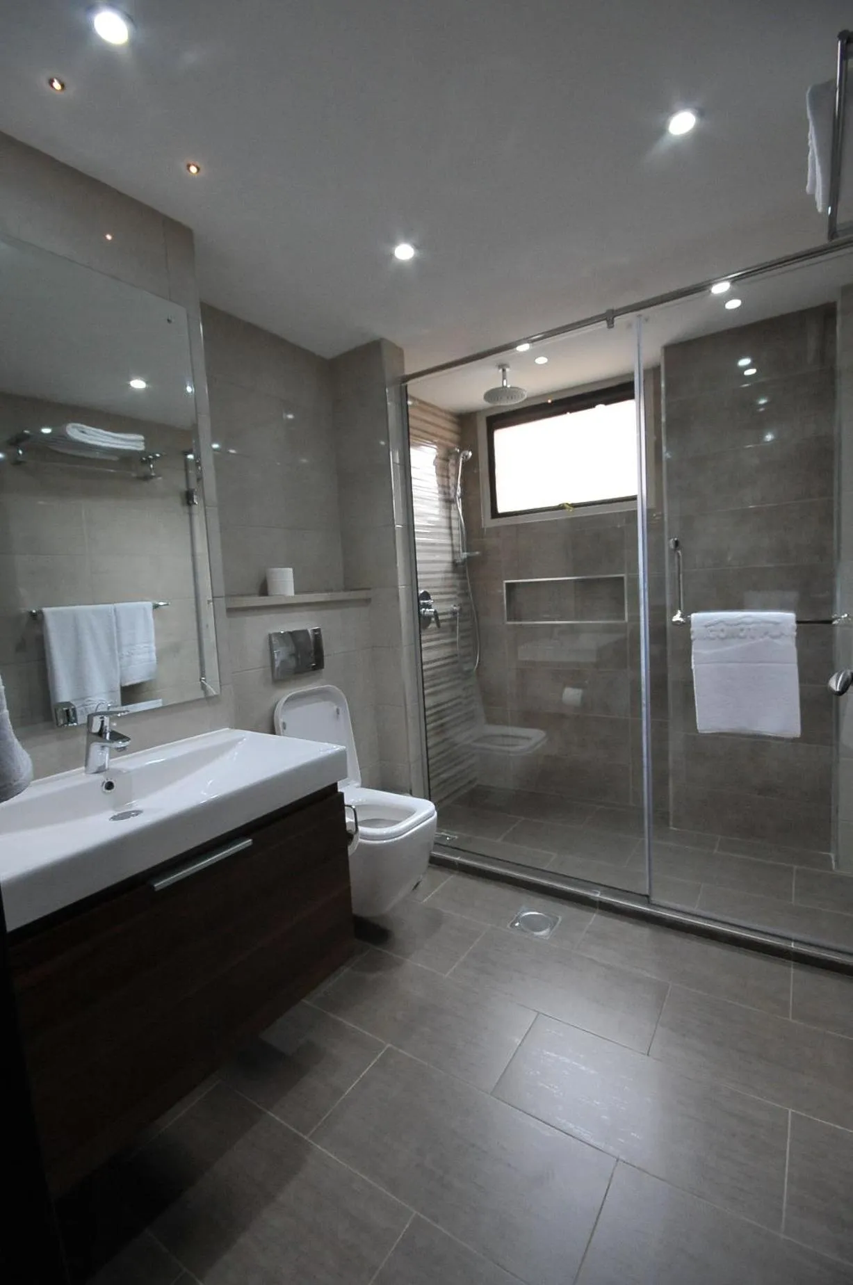 Shower in Longonot Place Serviced Apartment-Nairobi, City Centre CBD