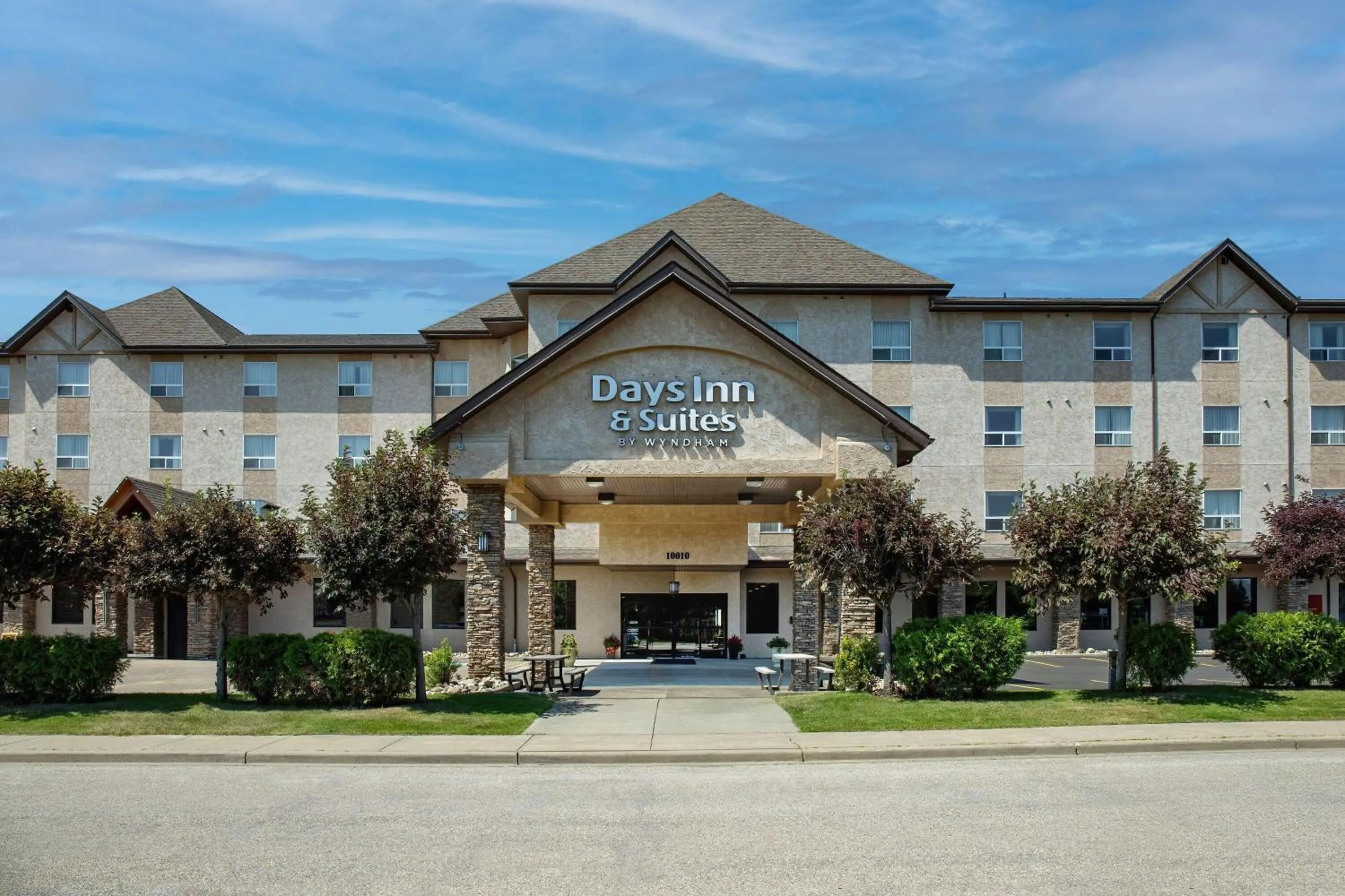 Property building in Days Inn & Suites by Wyndham West Edmonton