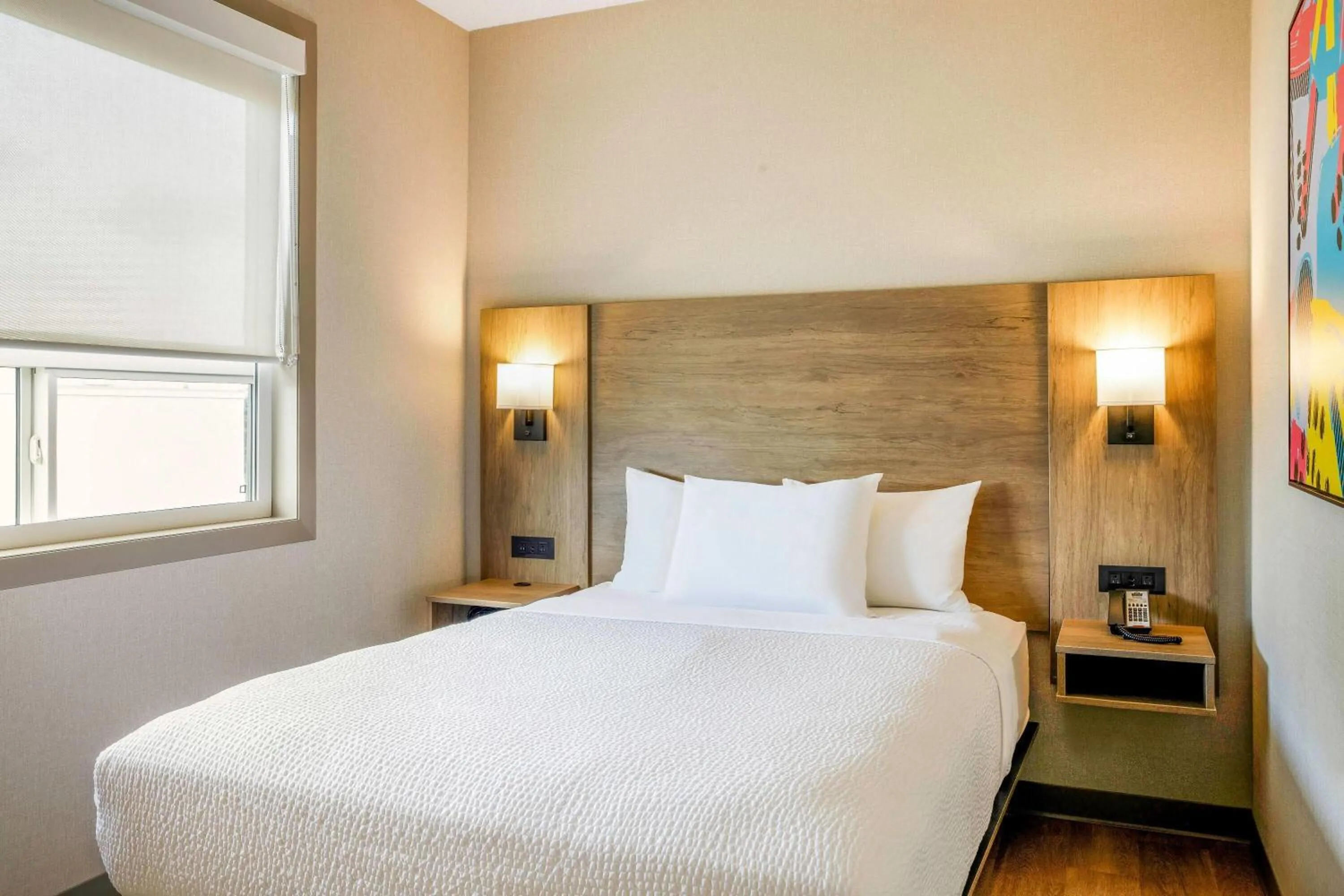 Photo of the whole room, Bed in Days Inn & Suites by Wyndham West Edmonton