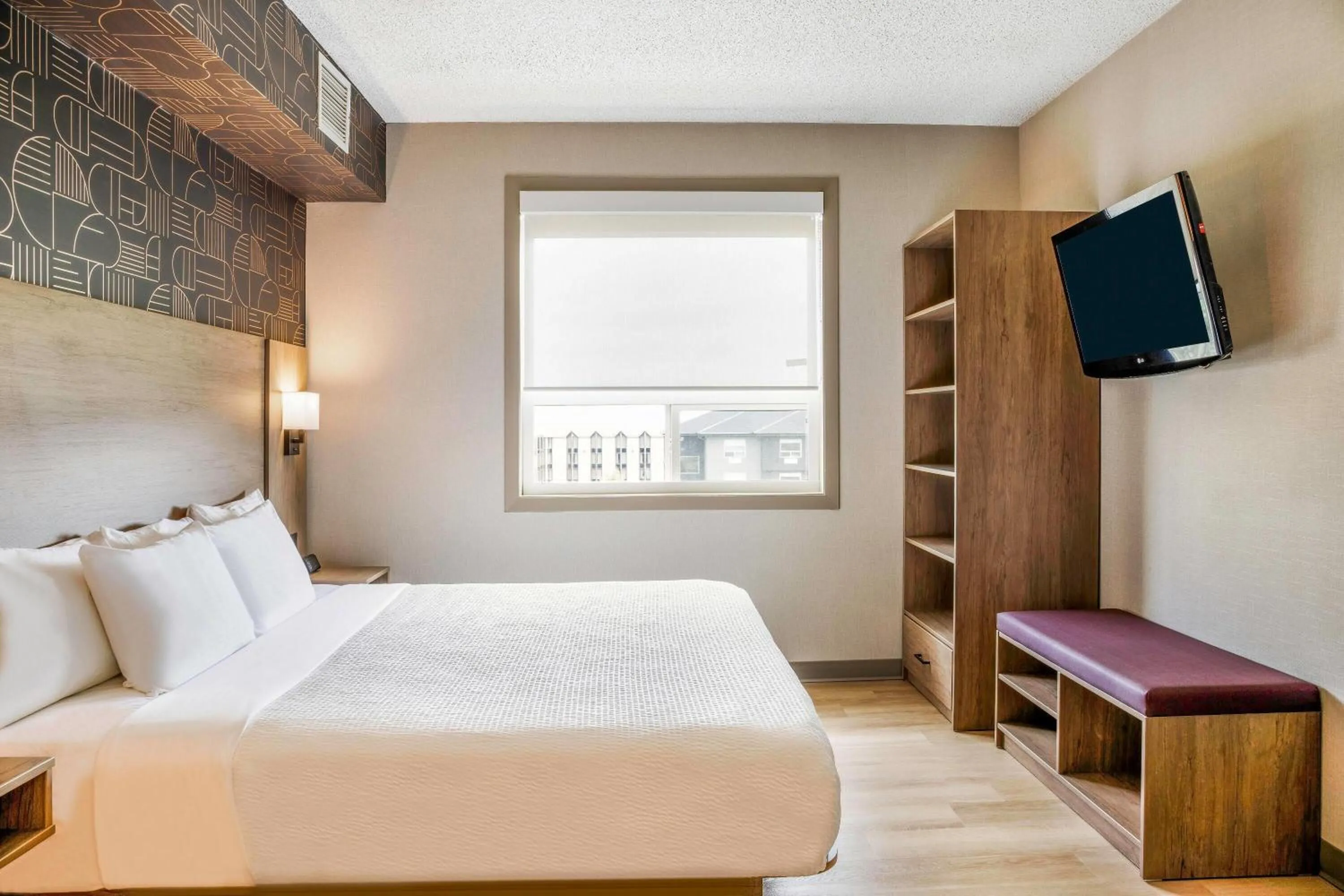 Photo of the whole room, Bed in Days Inn & Suites by Wyndham West Edmonton