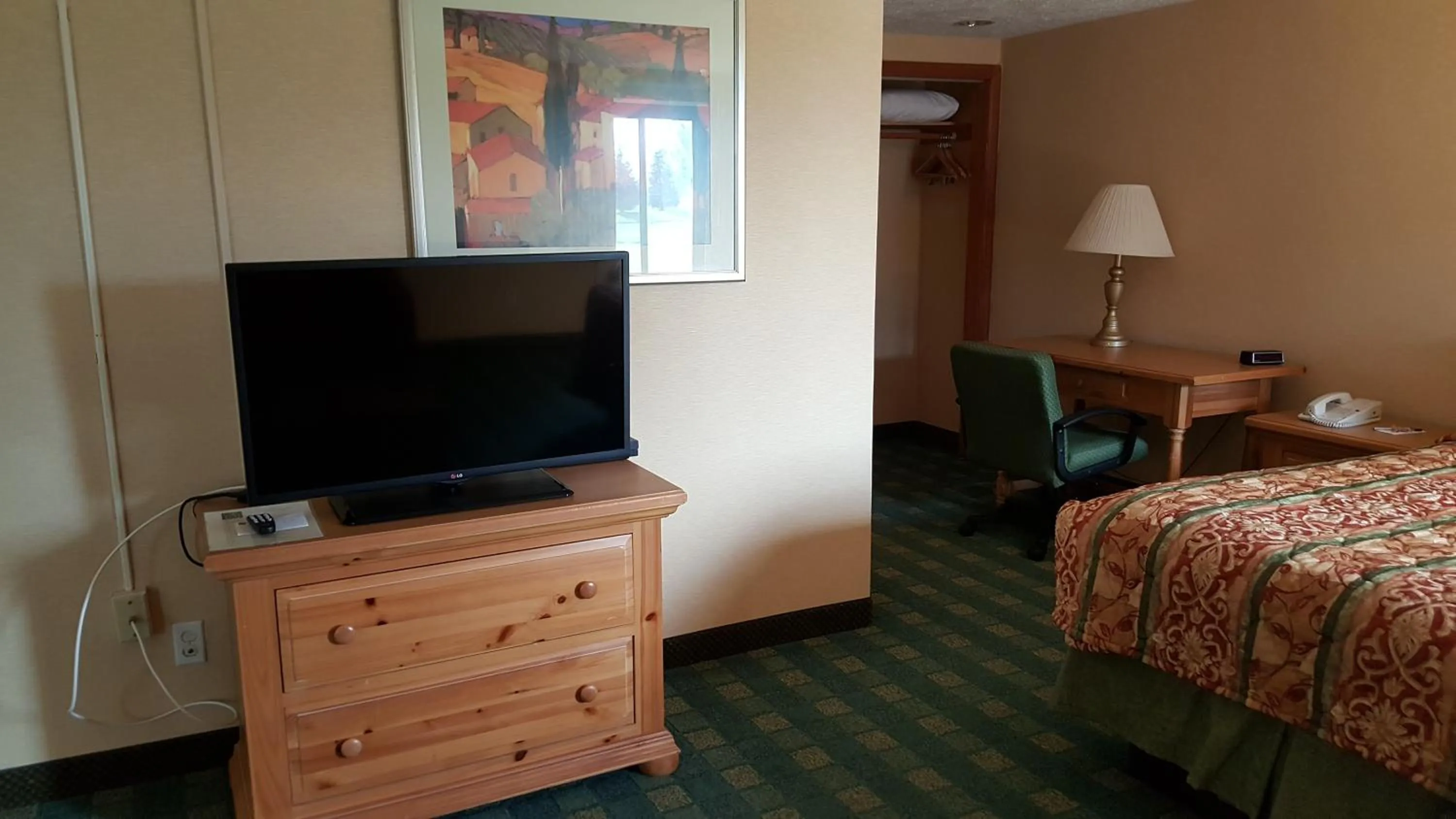 TV/Entertainment Center in Motel 6-Oriskany, NY