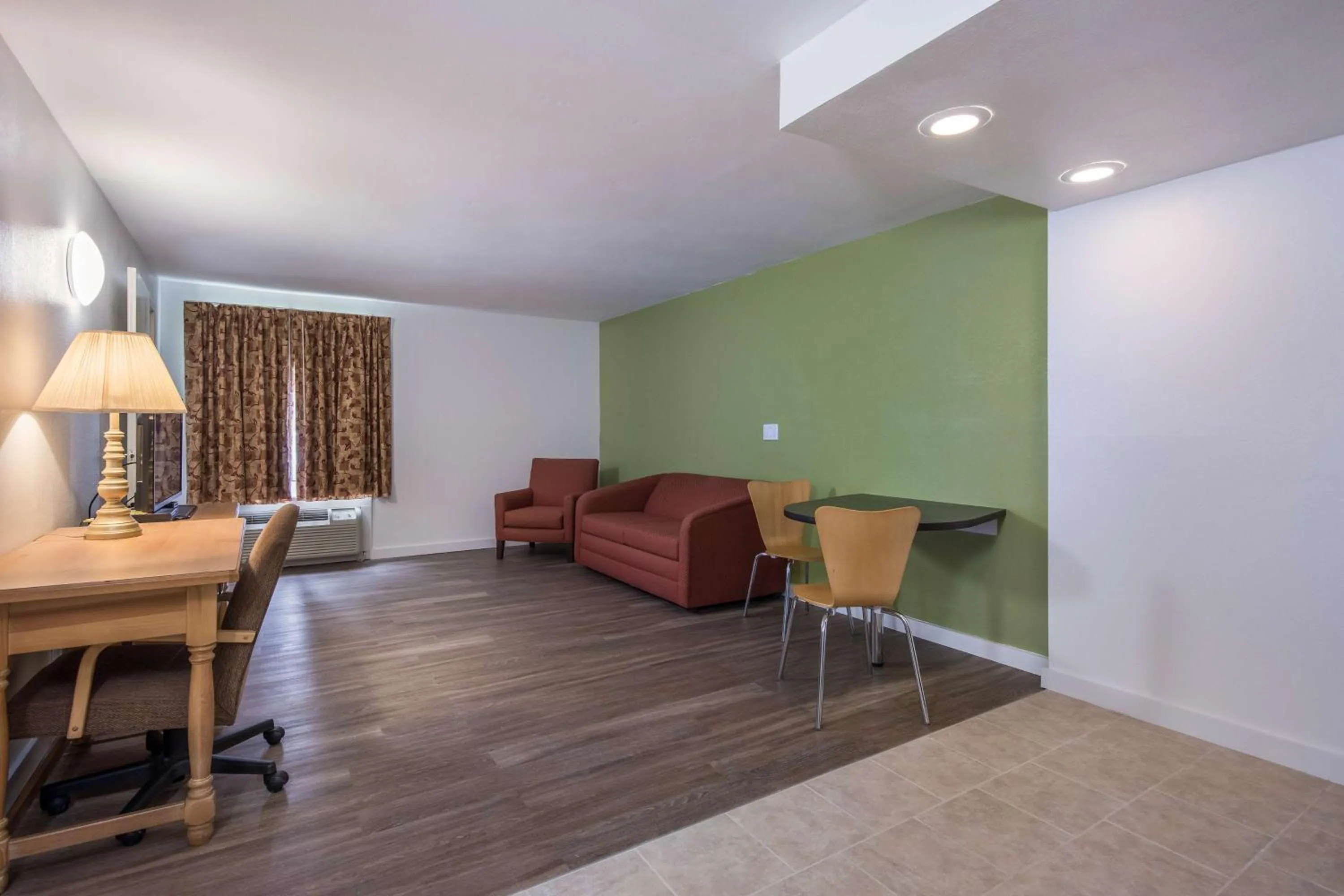 Photo of the whole room, Seating Area in Motel 6-Oriskany, NY