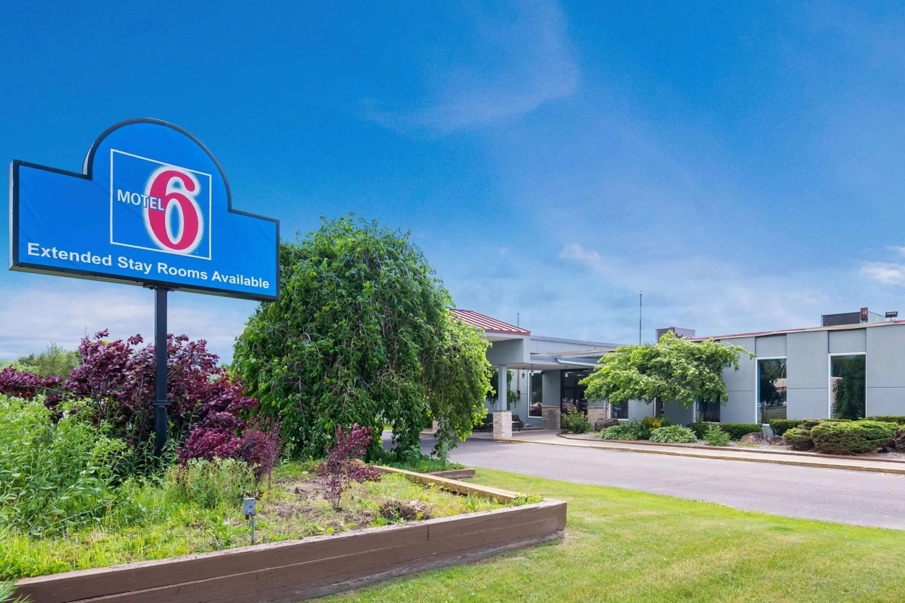 Property building in Motel 6-Oriskany, NY