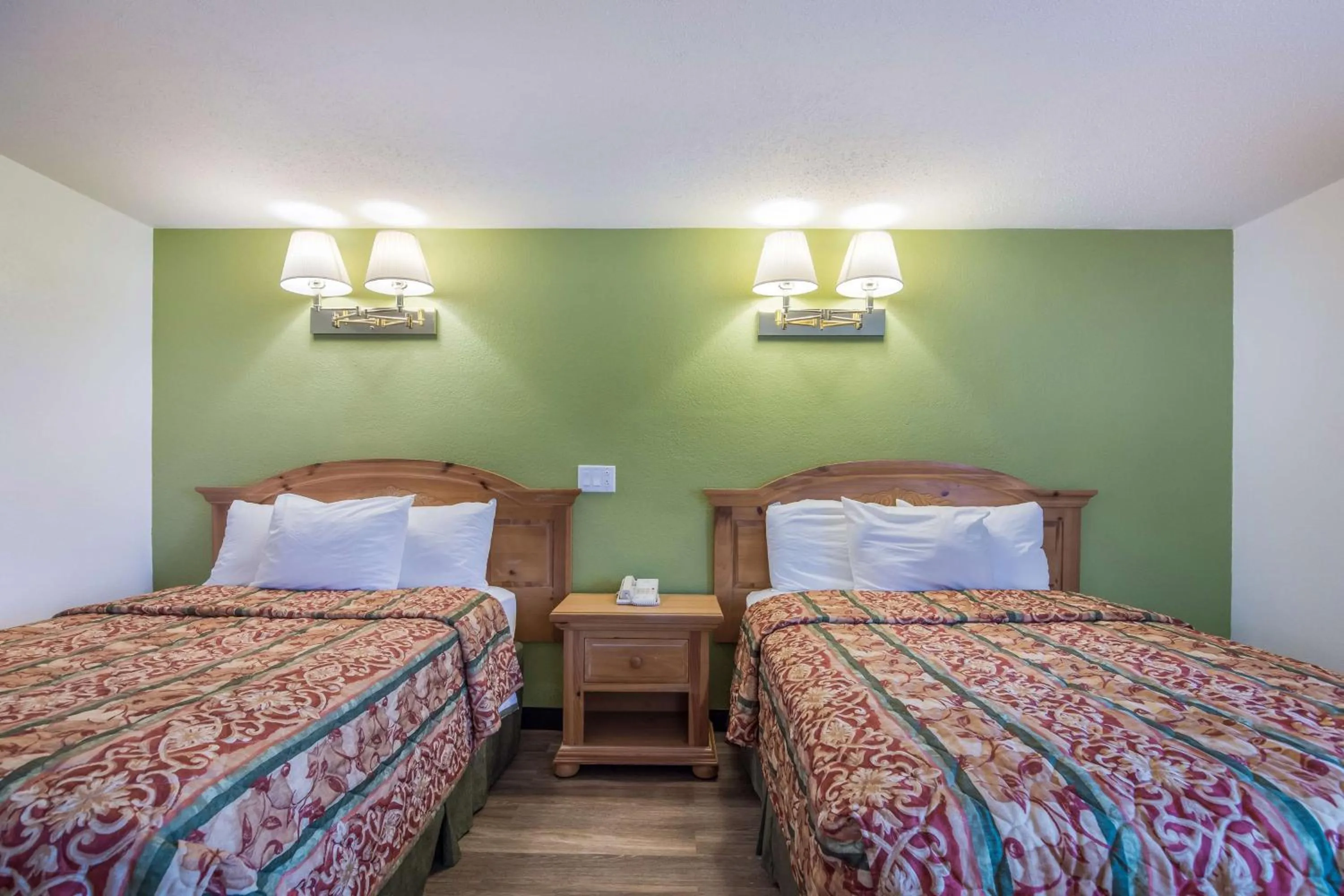 Photo of the whole room in Motel 6-Oriskany, NY