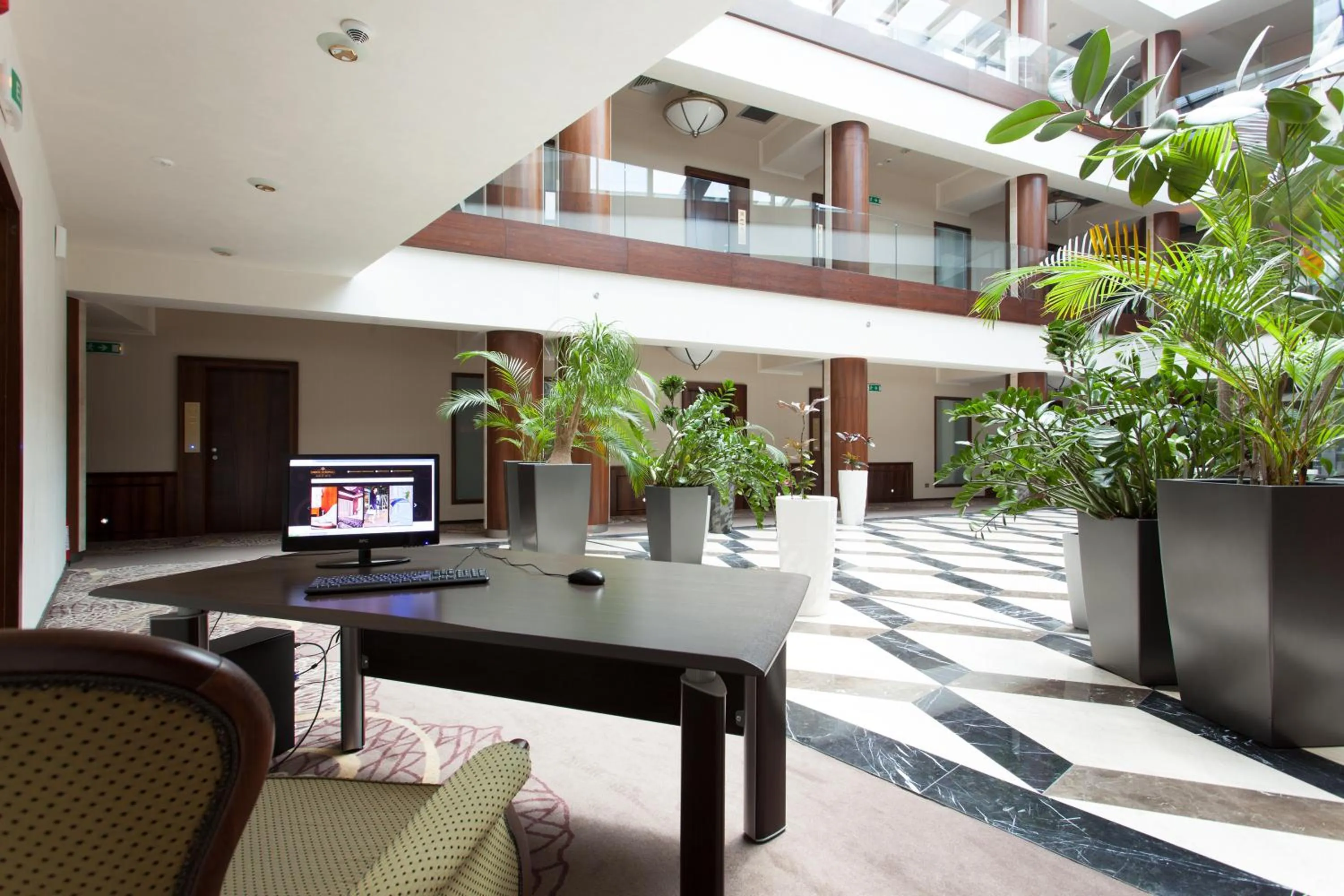 Balcony/Terrace in Metropolis Hotel