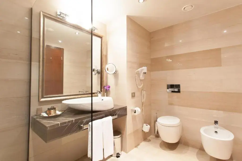 Deluxe Double Room with Balcony in Metropolis Hotel Deluxe Double Room with Balcony in Metropolis Hotel