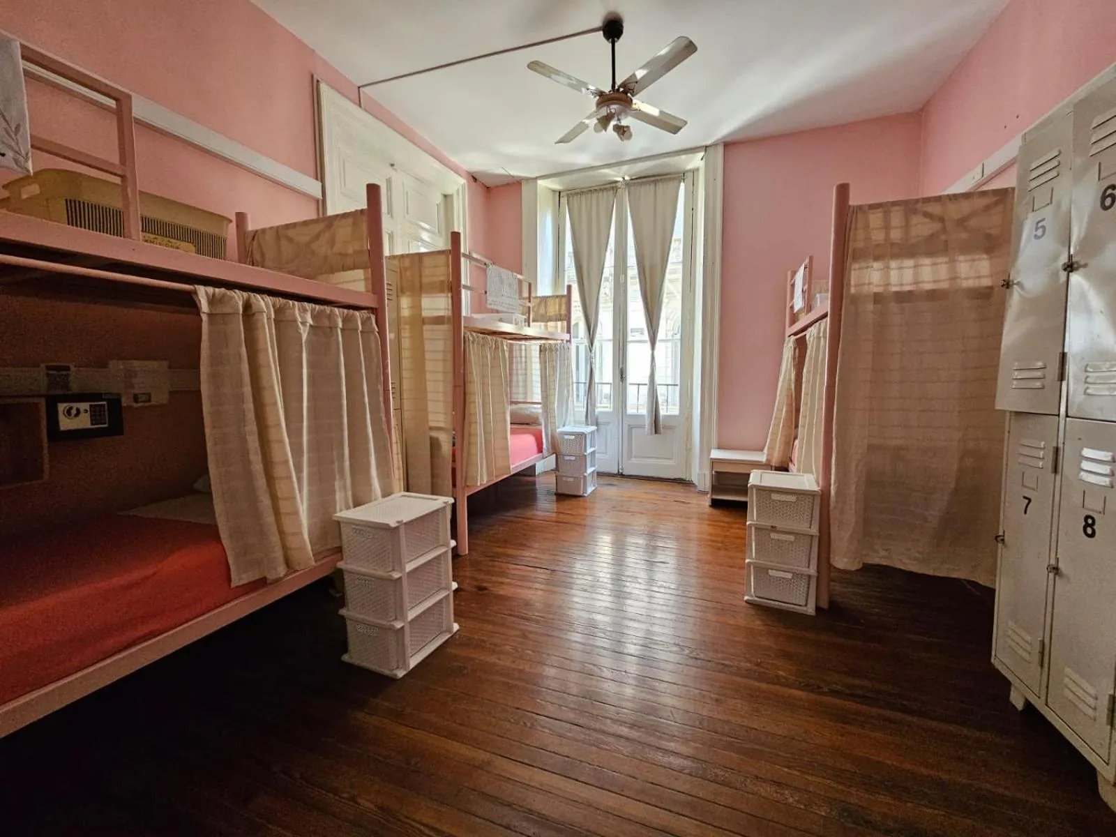 Bed in BA Stop Hotel House