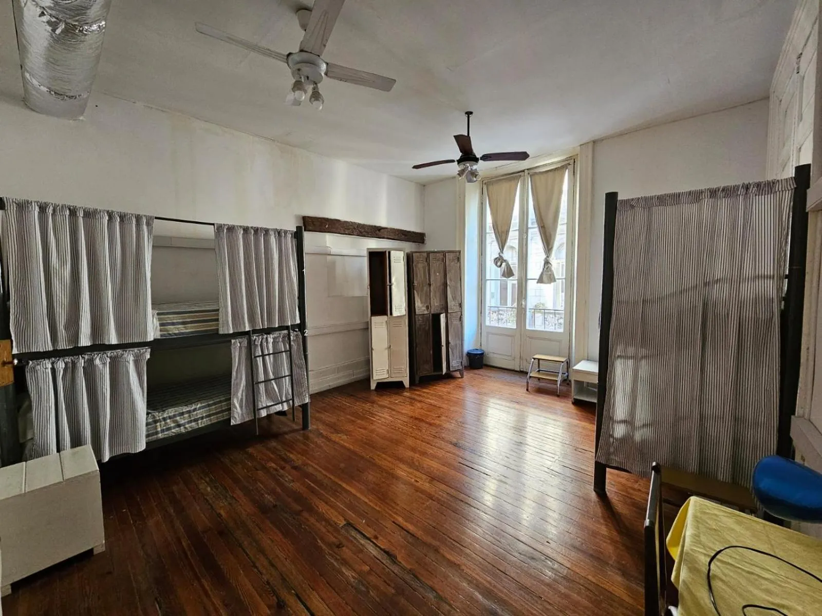 Bed in BA Stop Hotel House