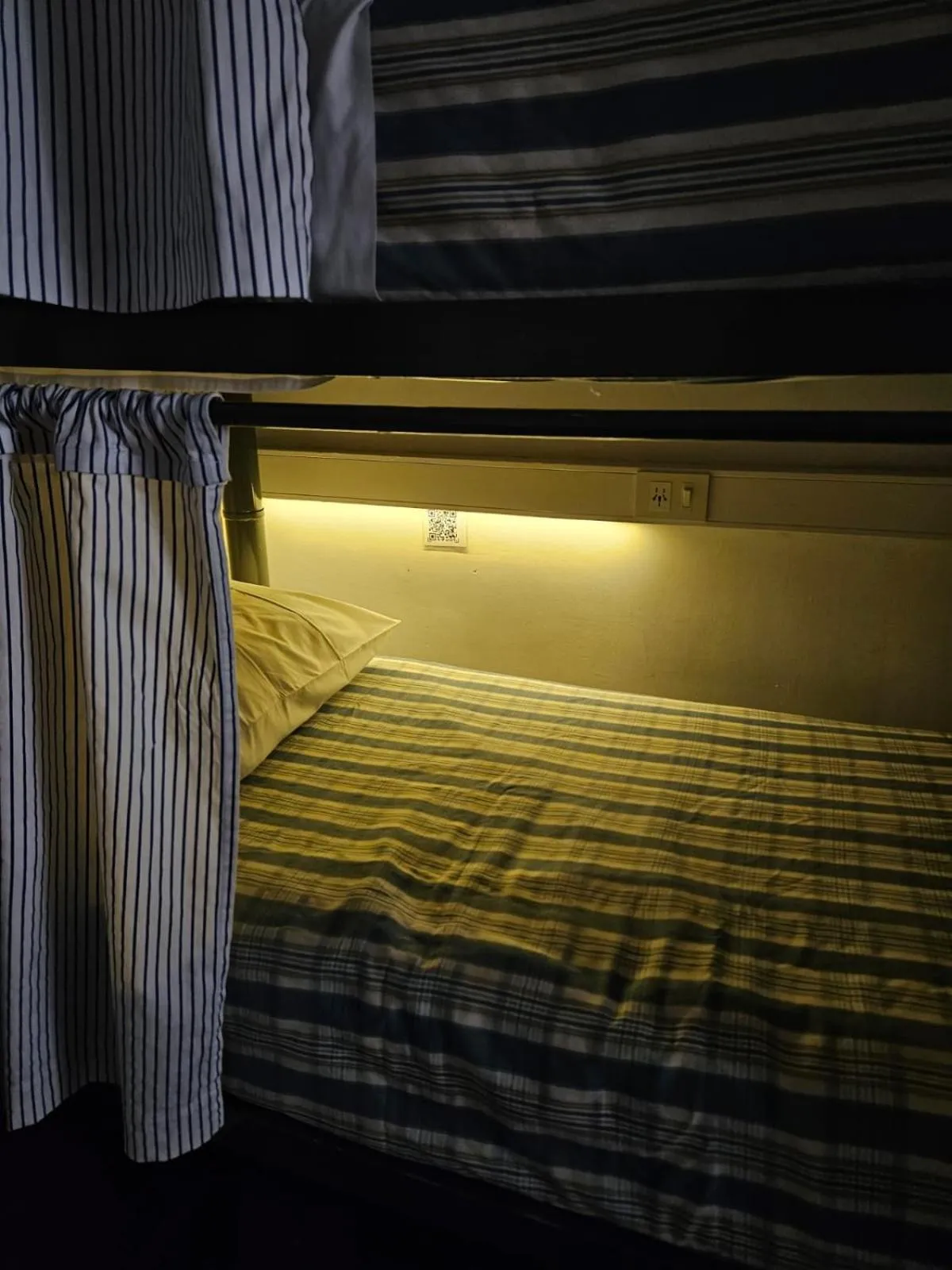 Bed in BA Stop Hotel House