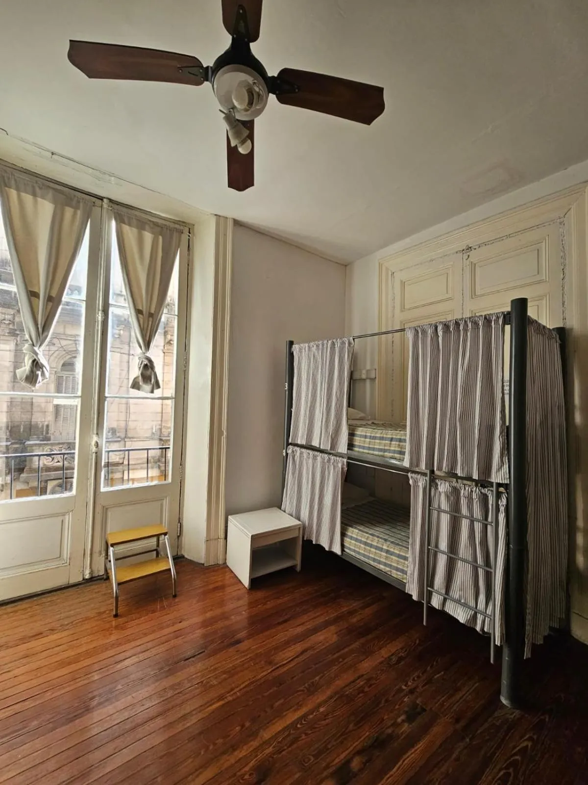 City view, Bed in BA Stop Hotel House