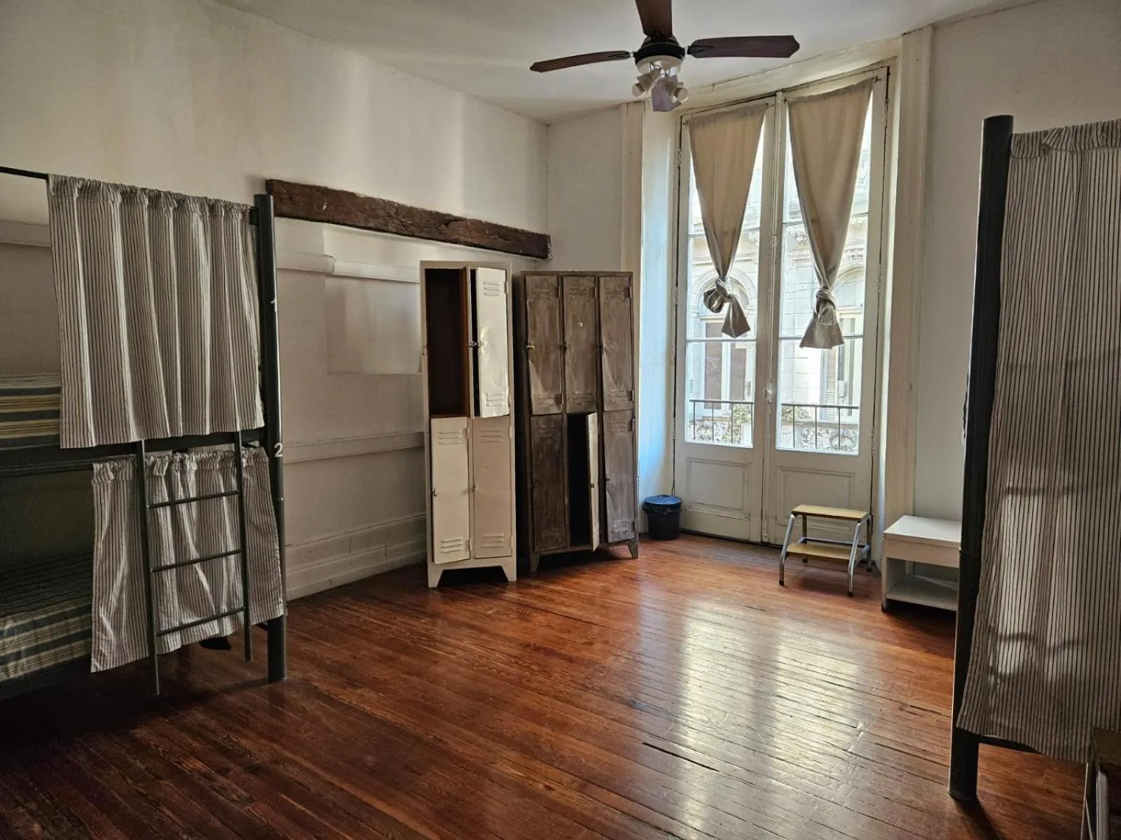 Bed in BA Stop Hotel House