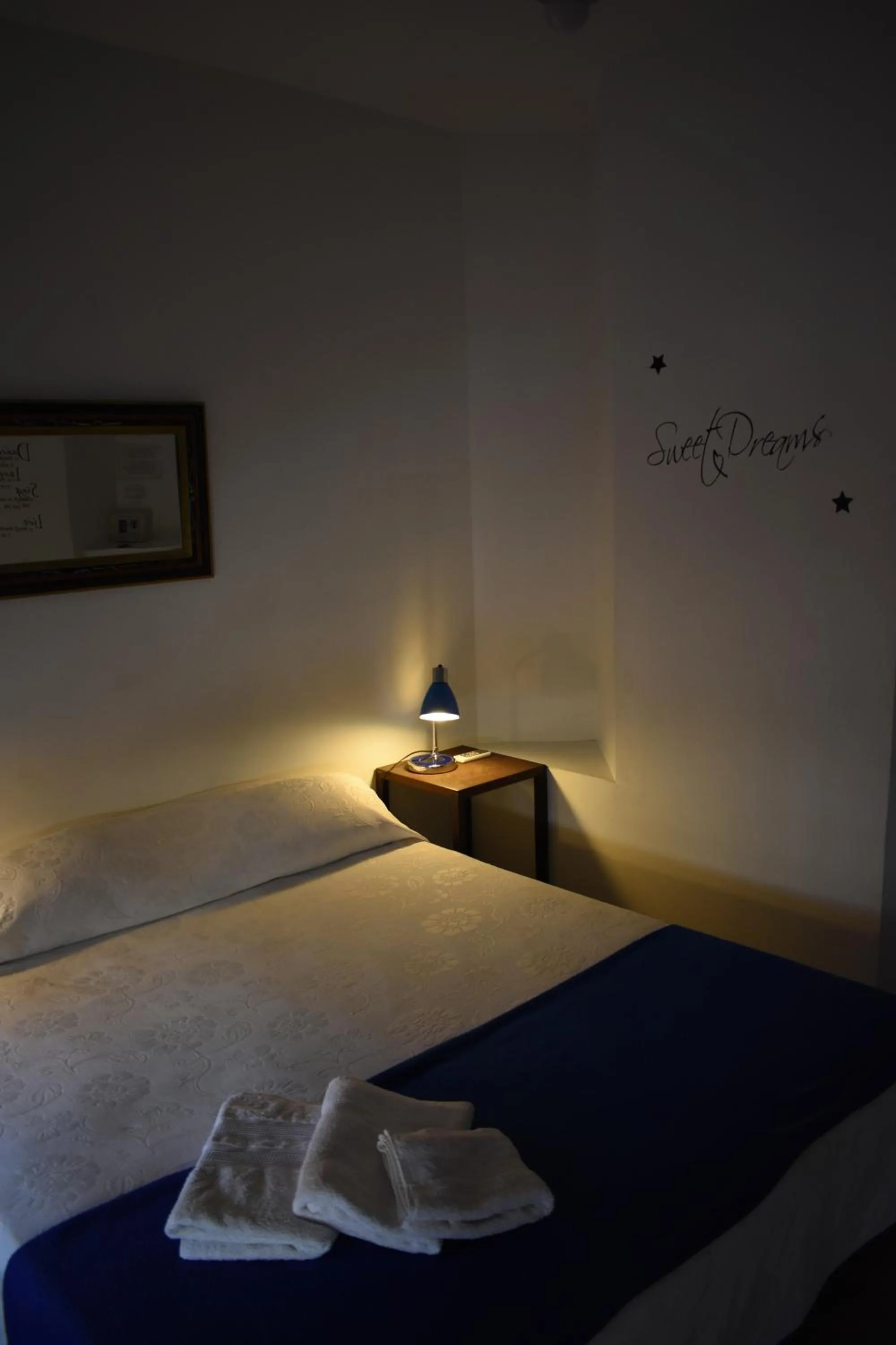 Bed in BA Stop Hotel House