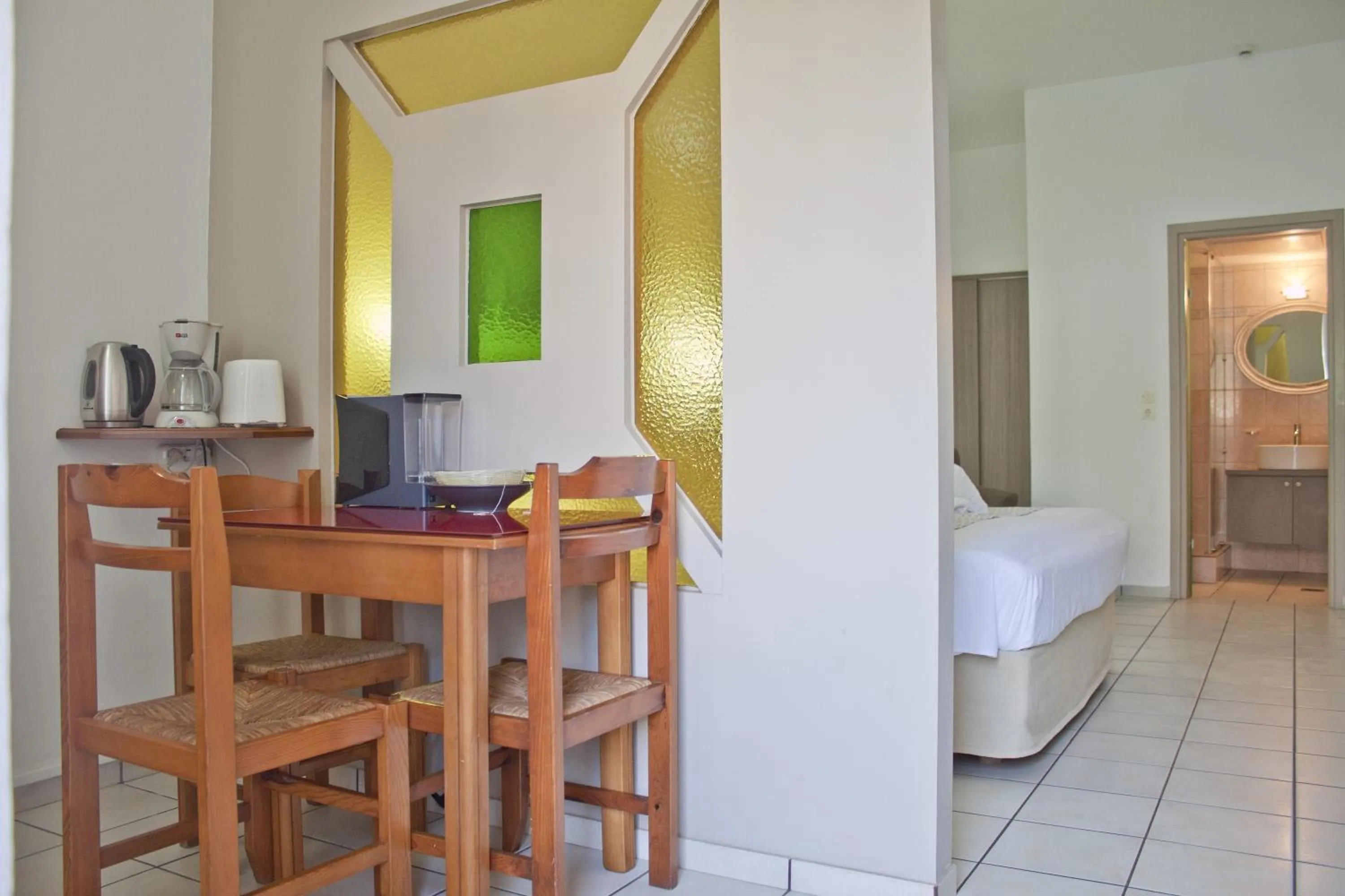 Dining area, Bed in Hotel Christina