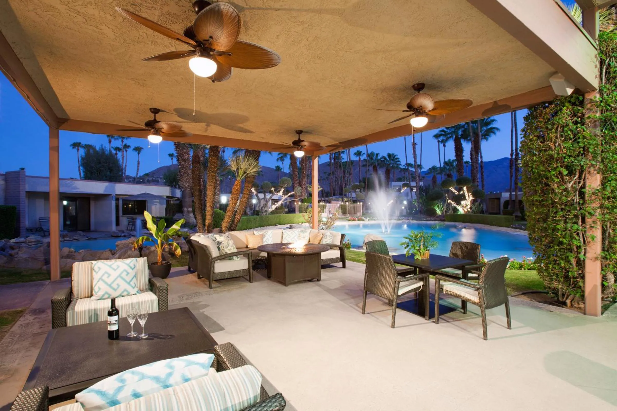 Restaurant/places to eat in Desert Isle Resort