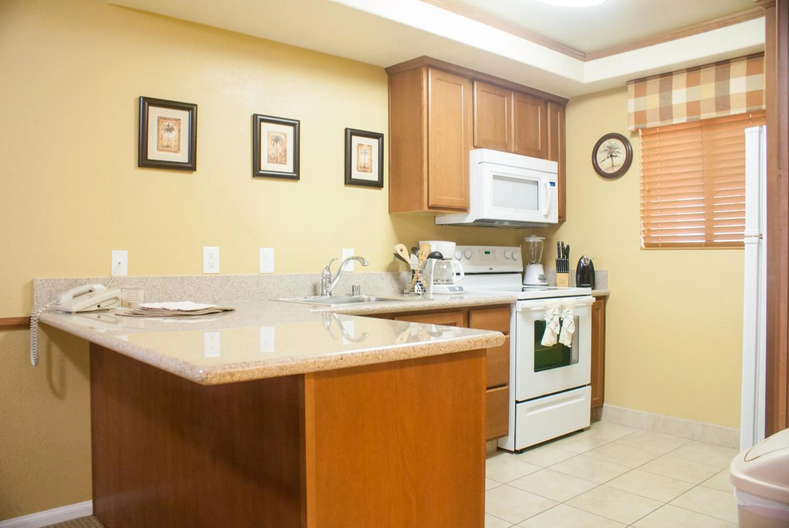 Kitchen or kitchenette in Desert Isle Resort