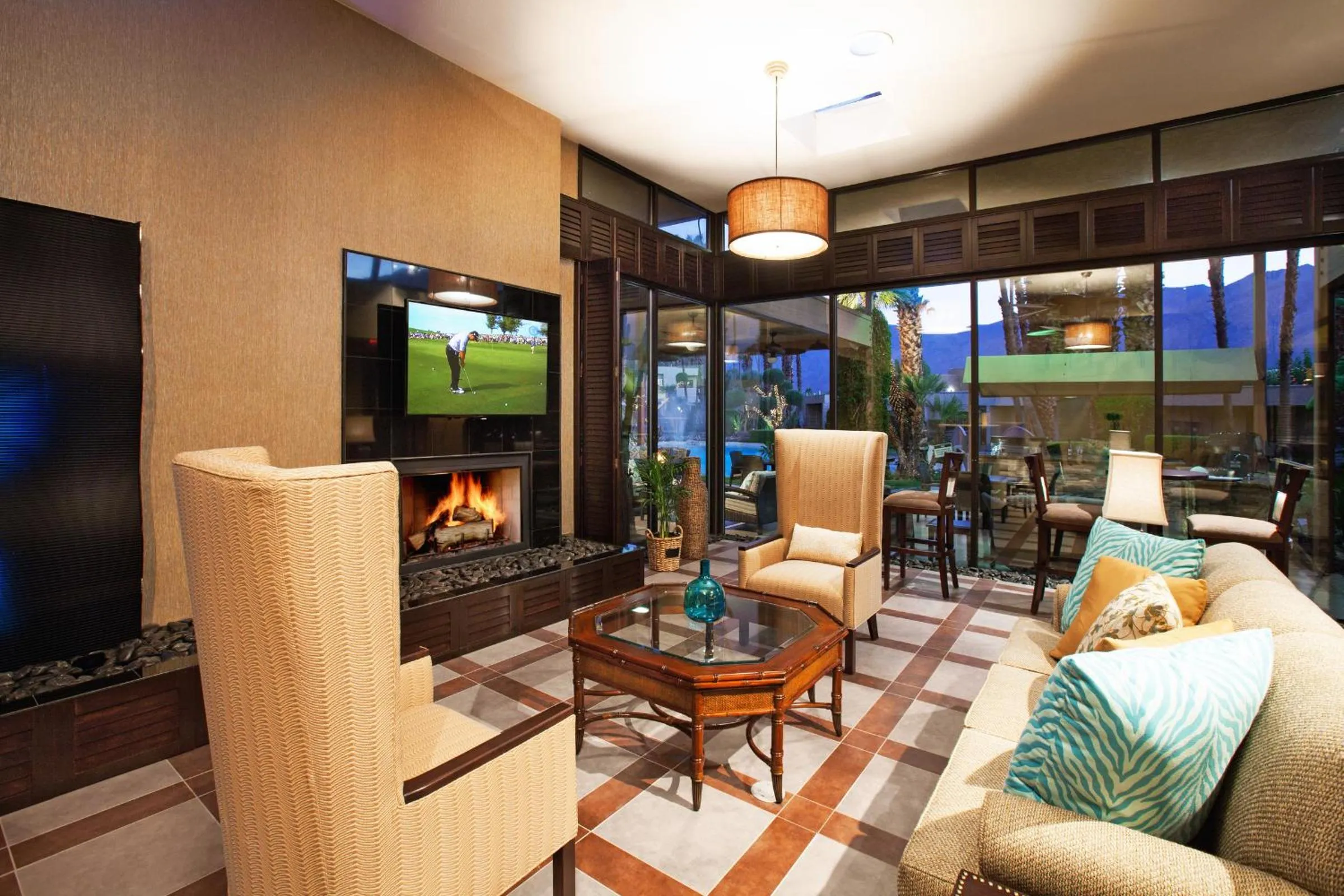 Communal lounge/ TV room in Desert Isle Resort