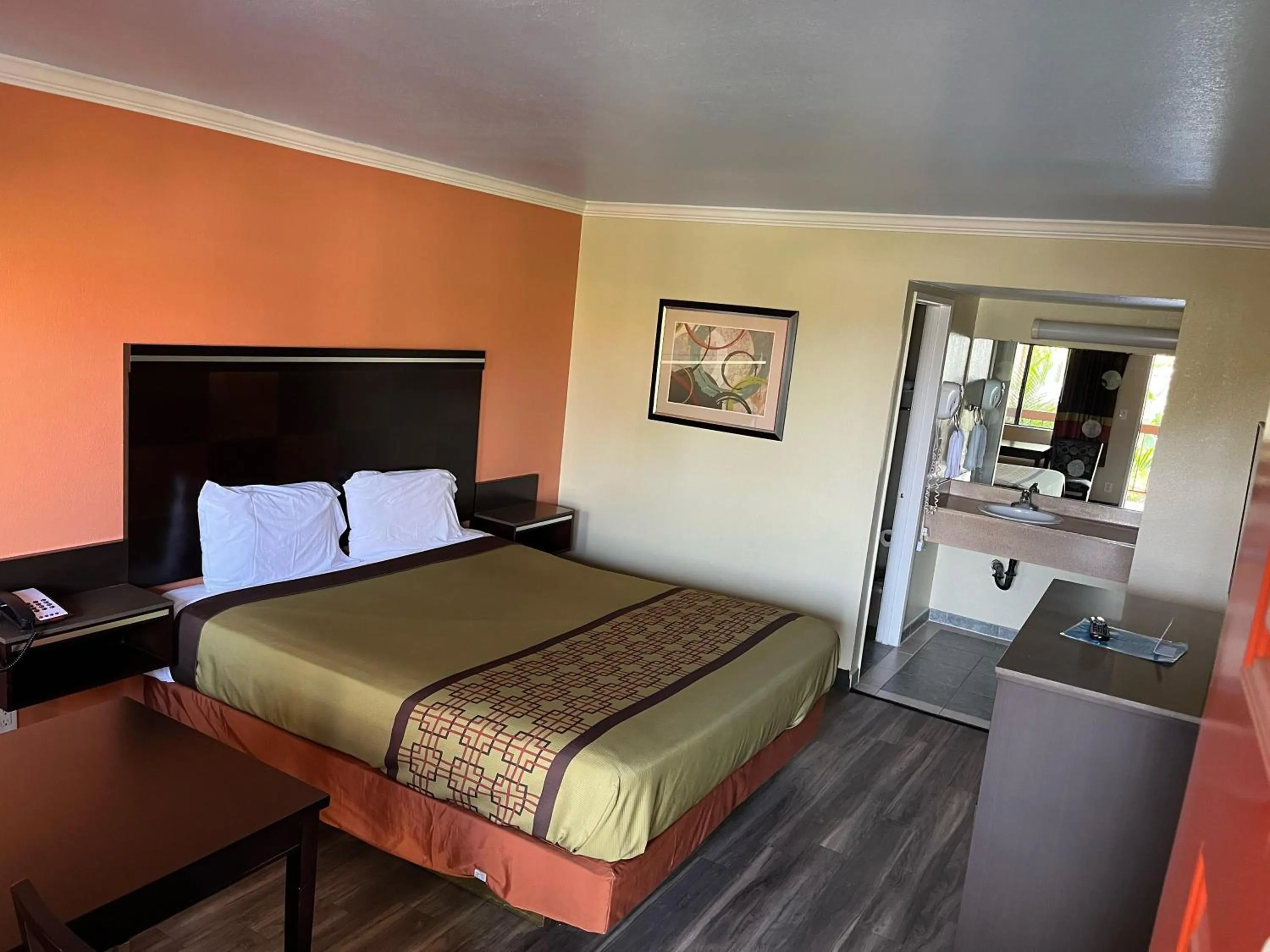 Bed in Rivera Inn & Suites Motel