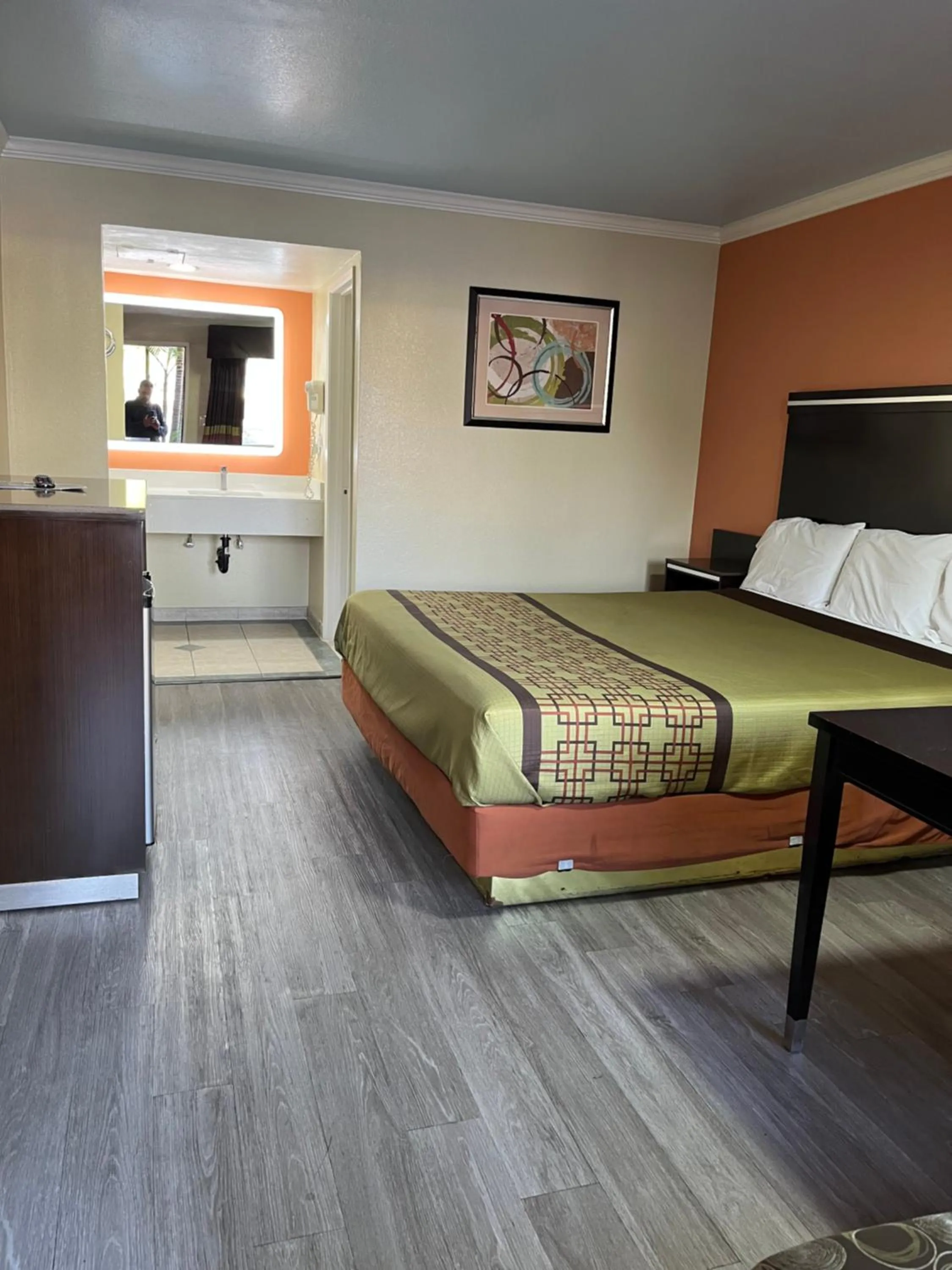Bed in Rivera Inn & Suites Motel