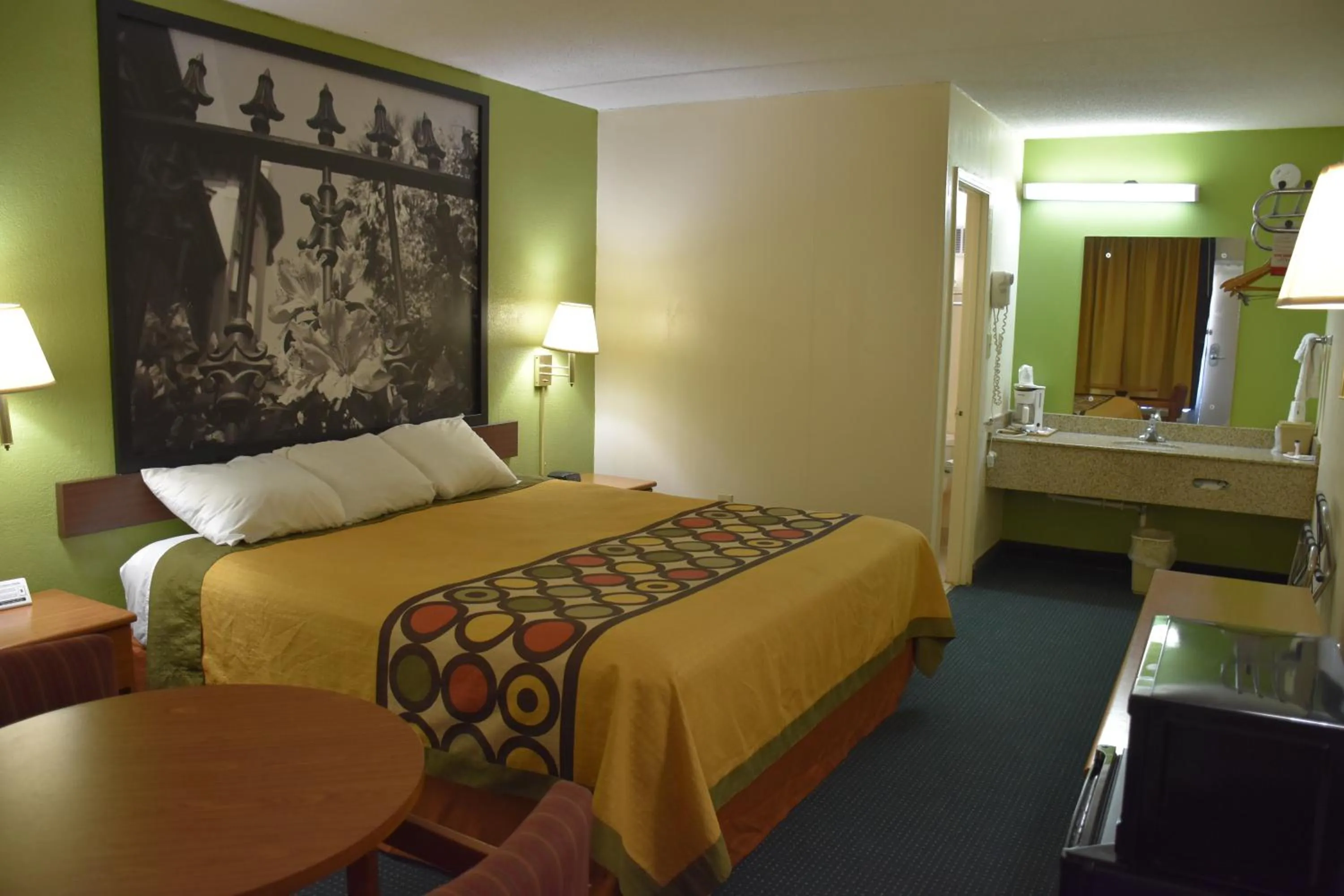 Bed in Super 8 by Wyndham Tifton