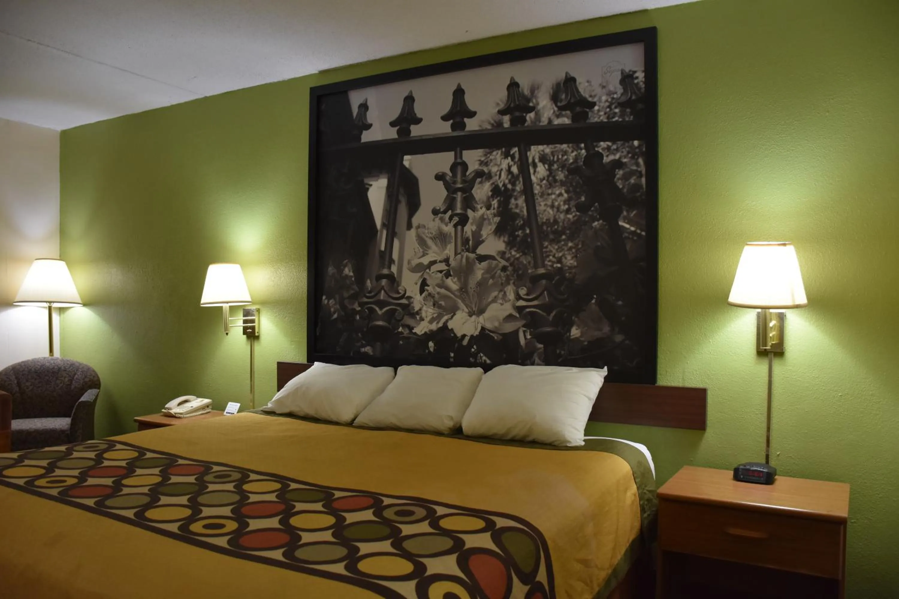 Bed in Super 8 by Wyndham Tifton