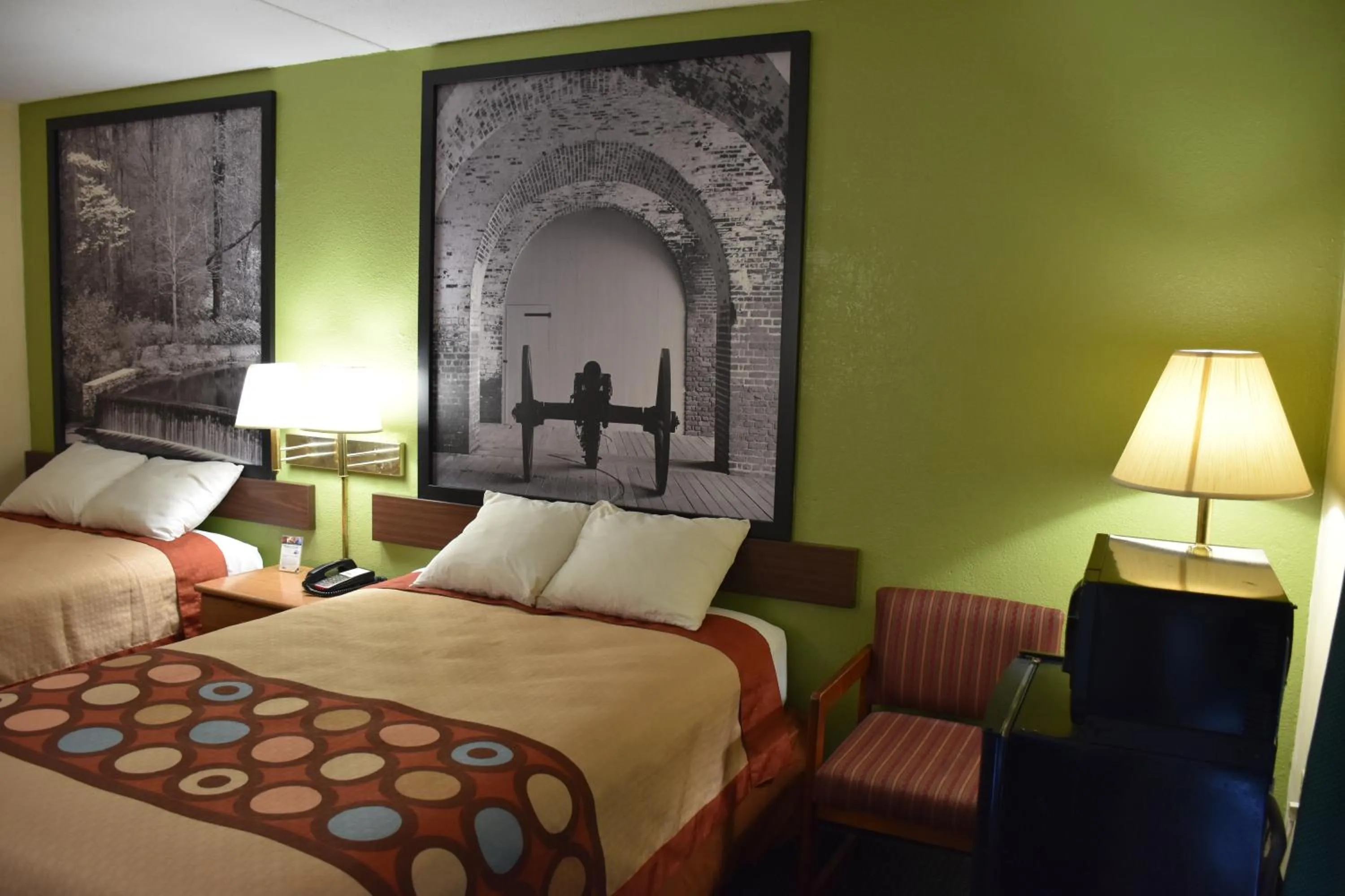 Bed in Super 8 by Wyndham Tifton