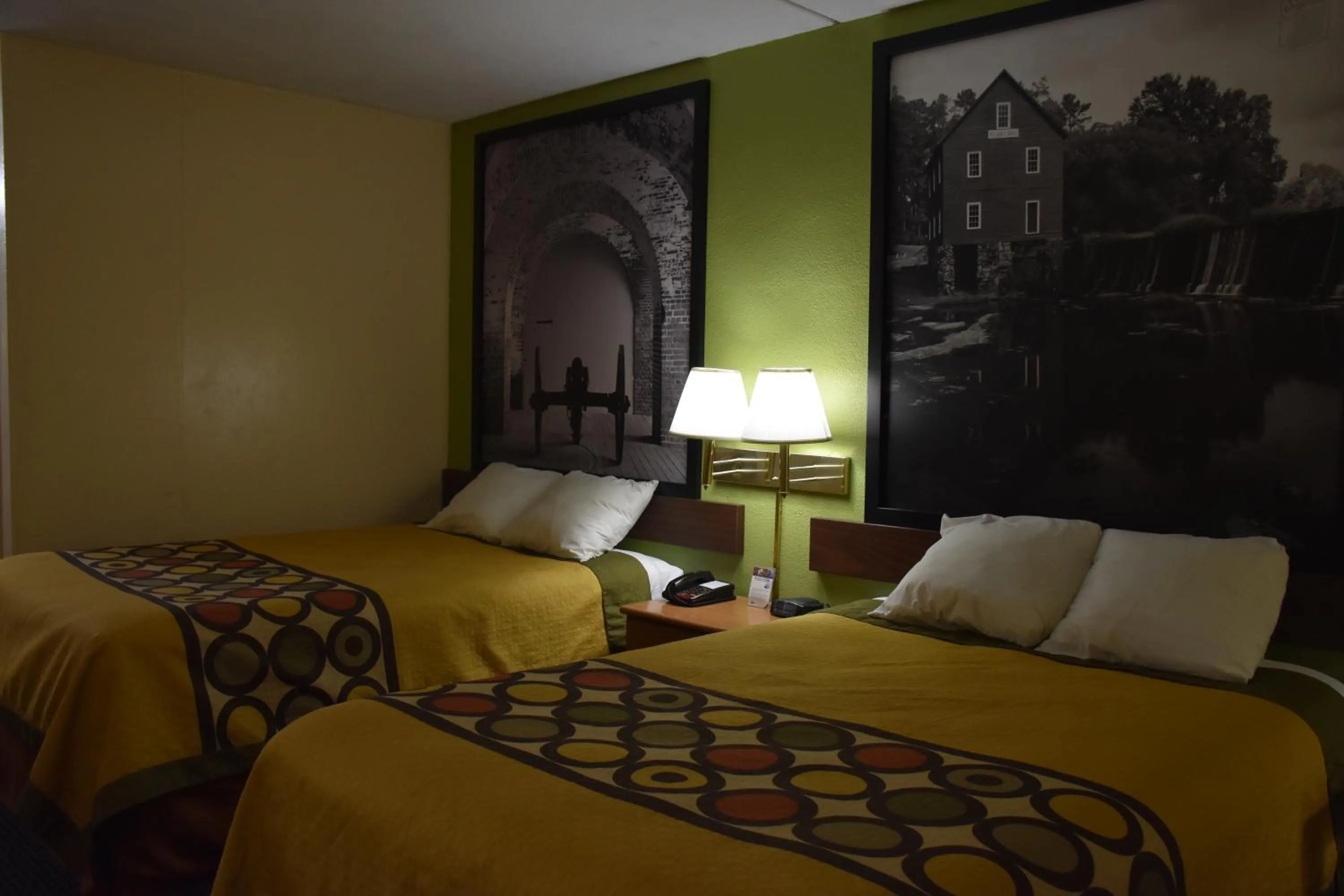 Bed in Super 8 by Wyndham Tifton