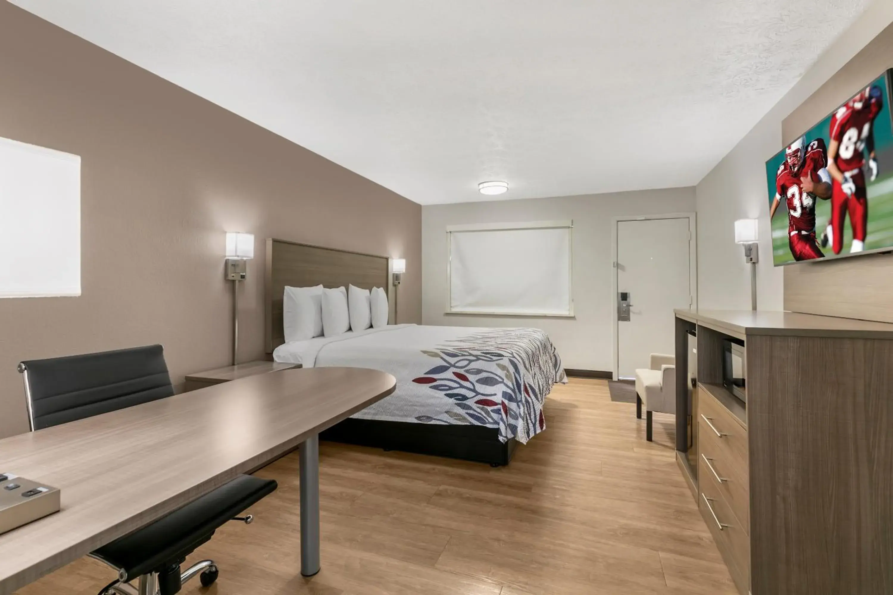 Superior King Room Disability Access Non-Smoking in Red Roof Inn Georgetown, KY Superior King Room Disability Access Non-Smoking in Red Roof Inn Georgetown, KY