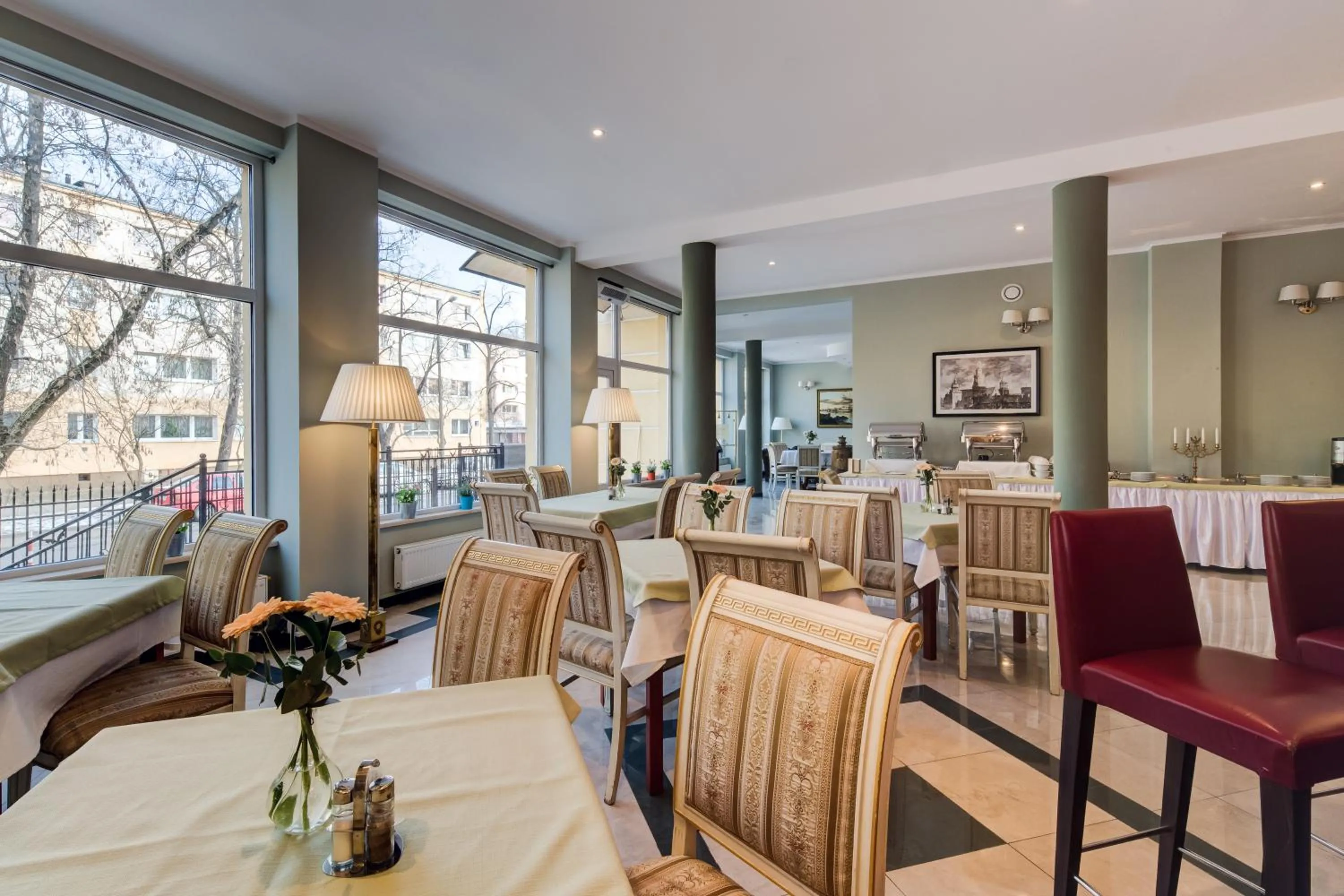 Day, Restaurant/Places to Eat in Villa Plaza