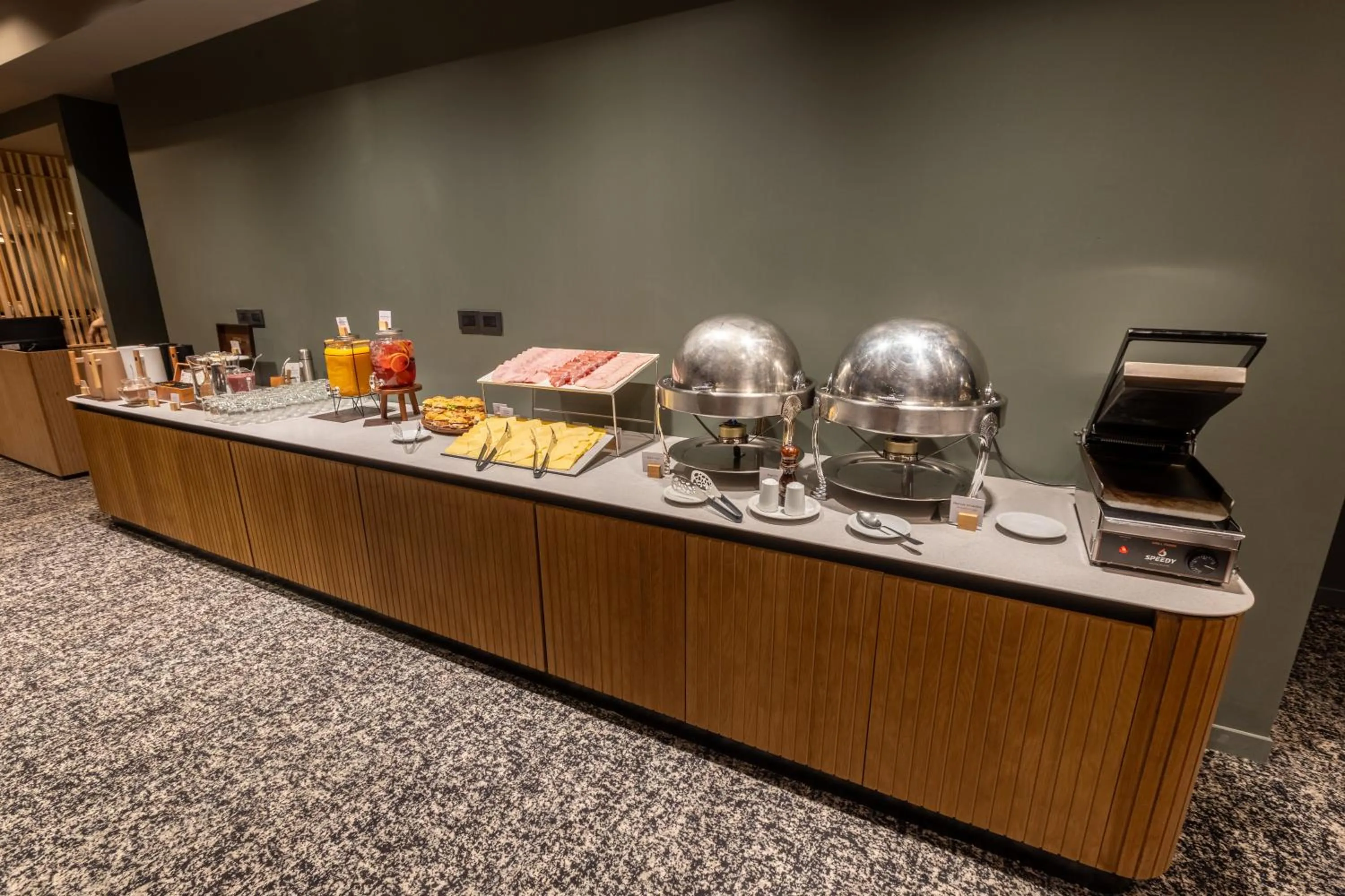 Buffet breakfast in Los Acebos Ushuaia Hotel