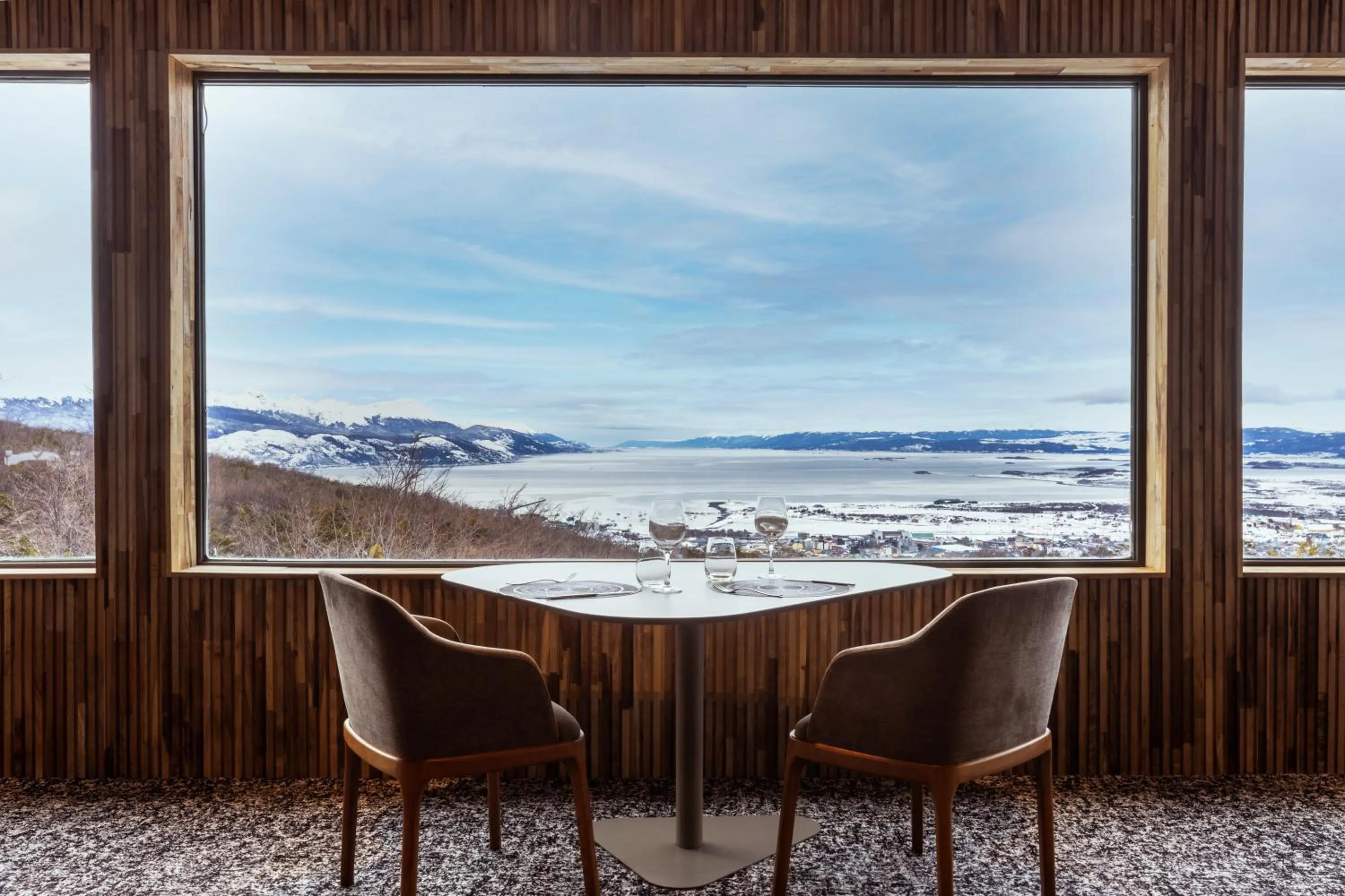 Dining area in Los Acebos Ushuaia Hotel