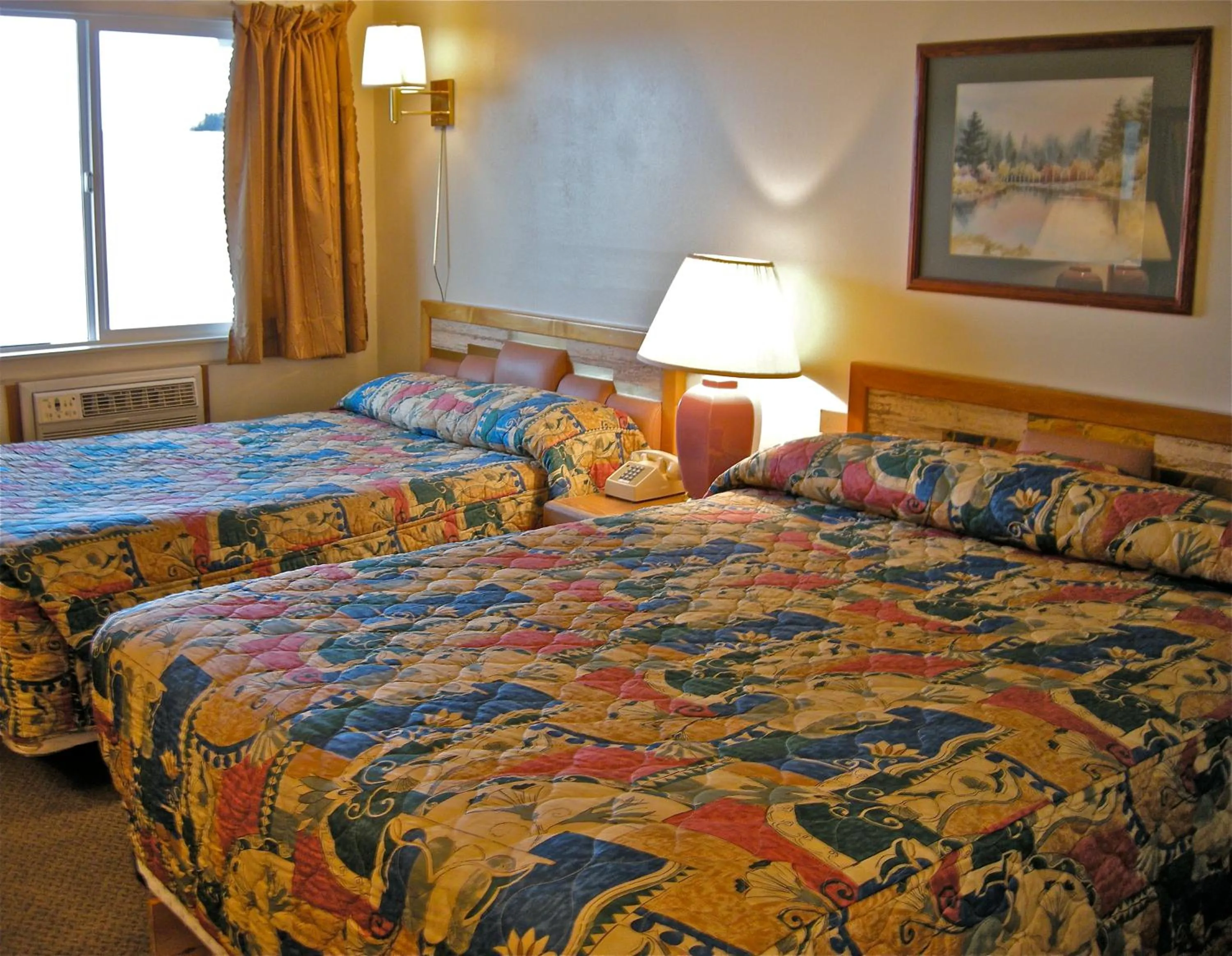 Bed in Royal Motor Inn
