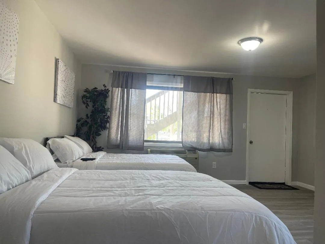 Bed in Point Pleasant Inn