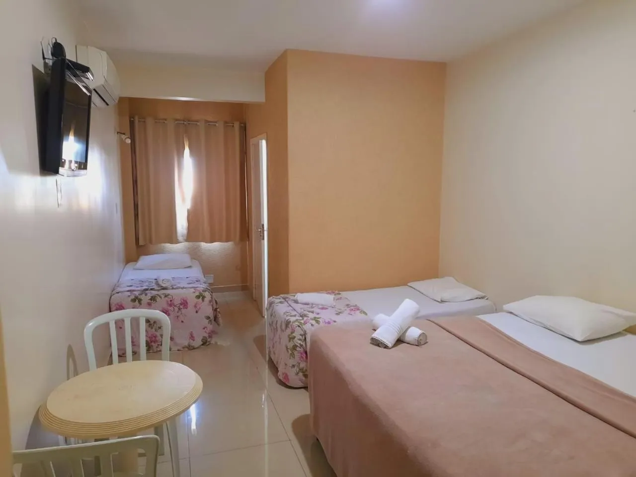 Bedroom, Bed in Biss Inn Hotel