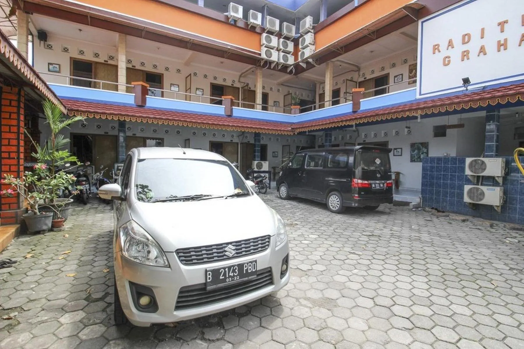 Property logo or sign in RedDoorz Syariah At Jalan Menteri Supeno