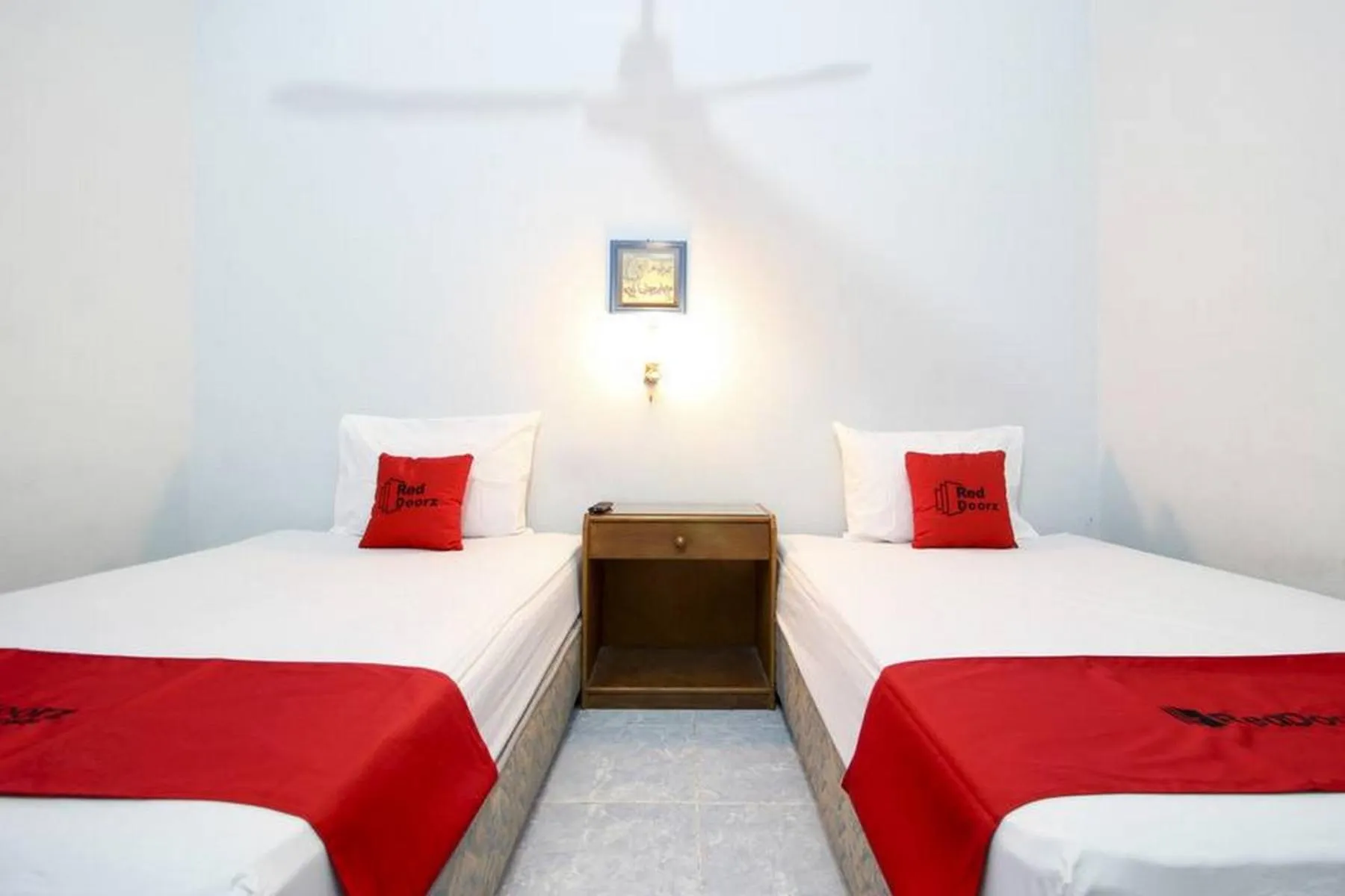 Bedroom, Bed in RedDoorz Syariah At Jalan Menteri Supeno