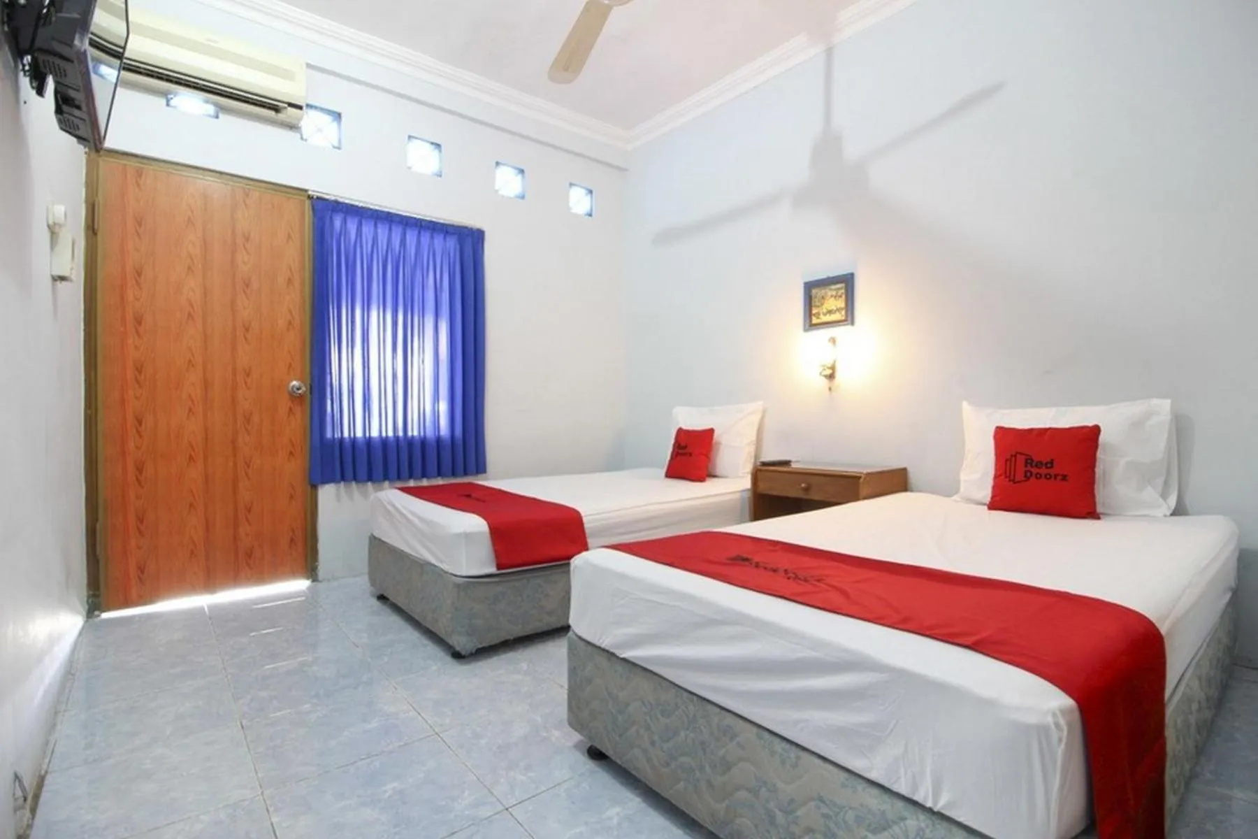 Bedroom, Bed in RedDoorz Syariah At Jalan Menteri Supeno