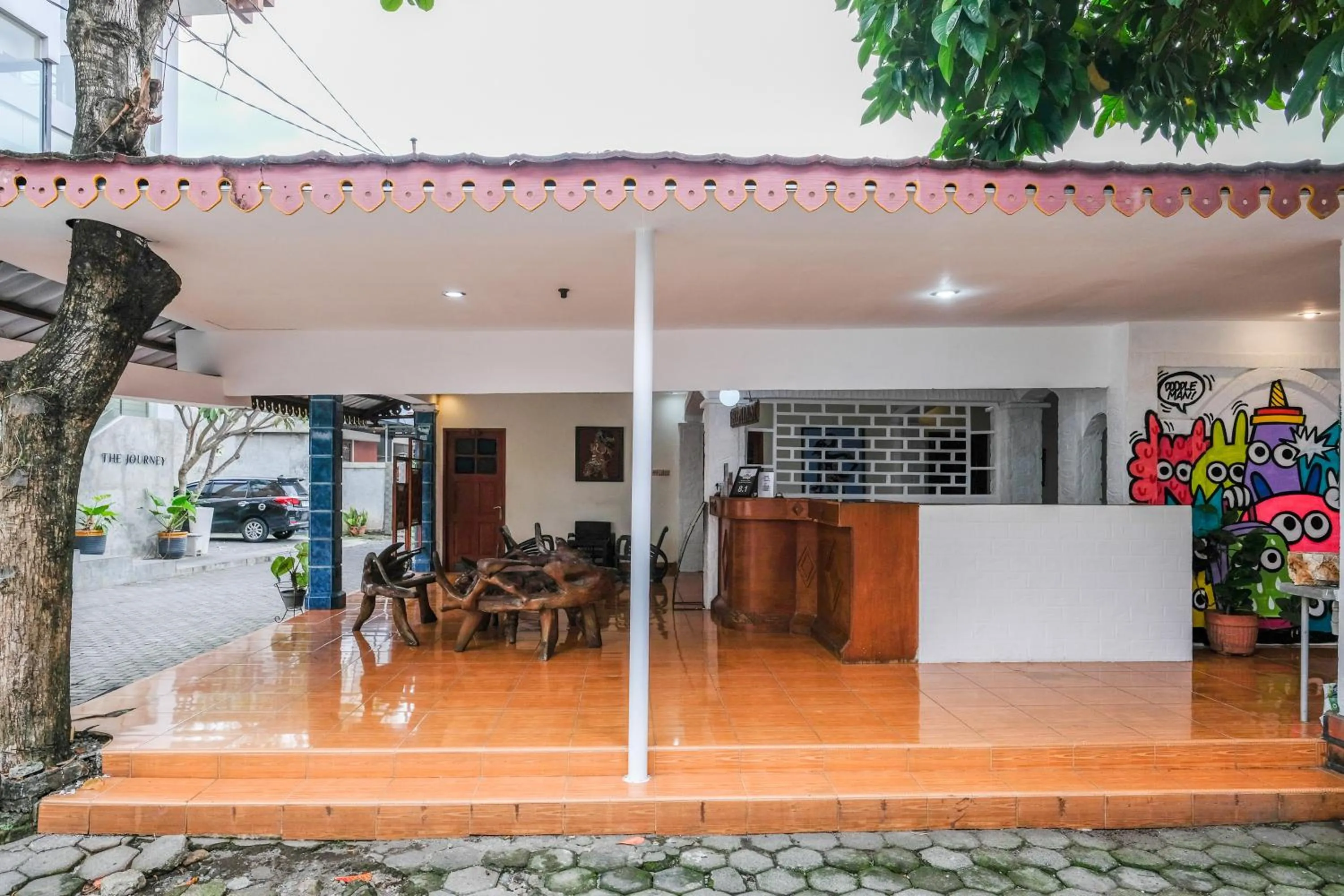 Lobby or reception in RedDoorz Syariah At Jalan Menteri Supeno