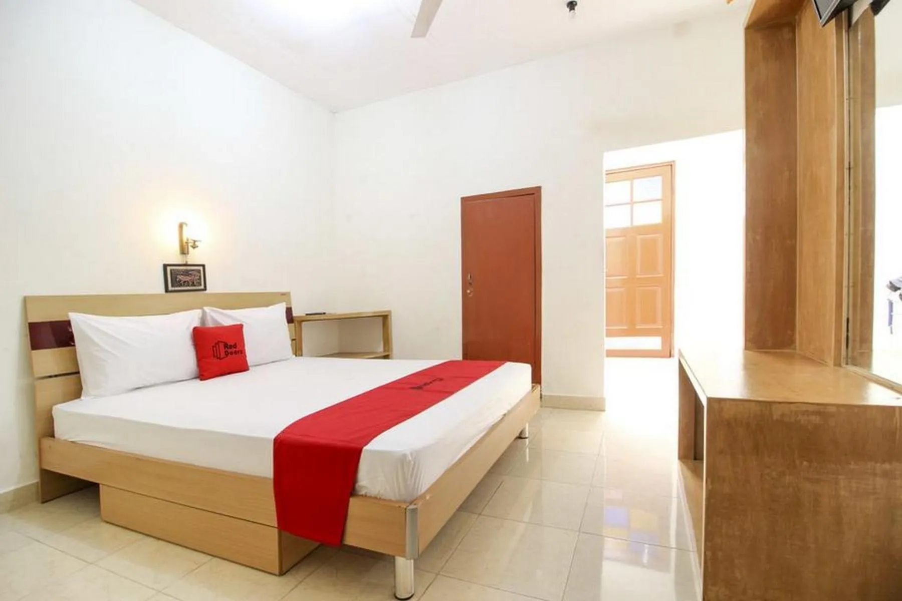 Bedroom, Bed in RedDoorz Syariah At Jalan Menteri Supeno