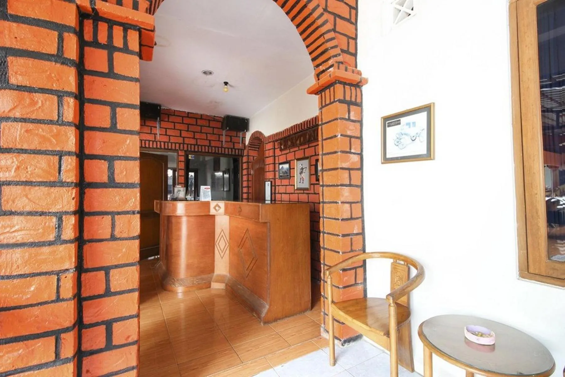 Lobby or reception in RedDoorz Syariah At Jalan Menteri Supeno