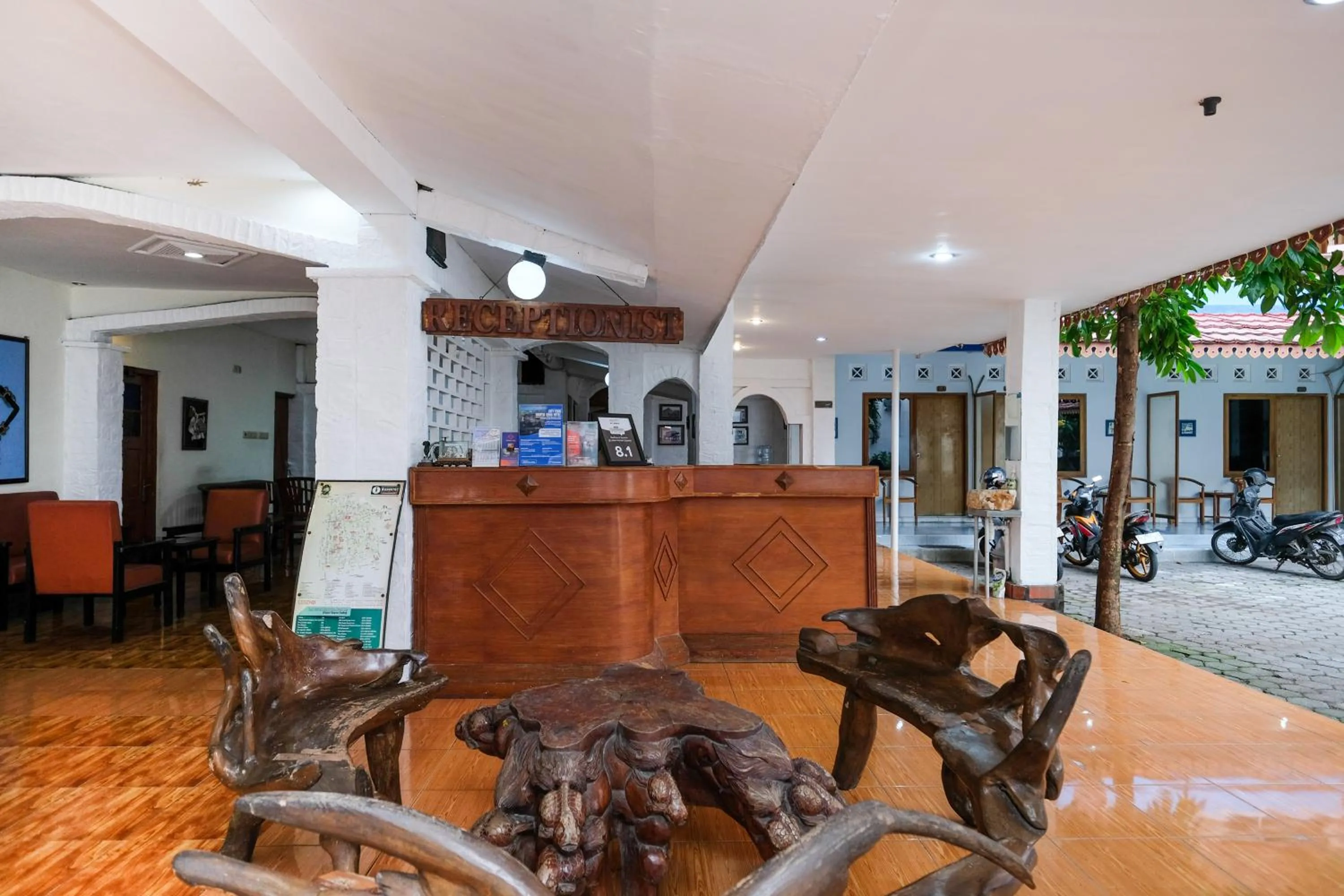 Lobby or reception in RedDoorz Syariah At Jalan Menteri Supeno