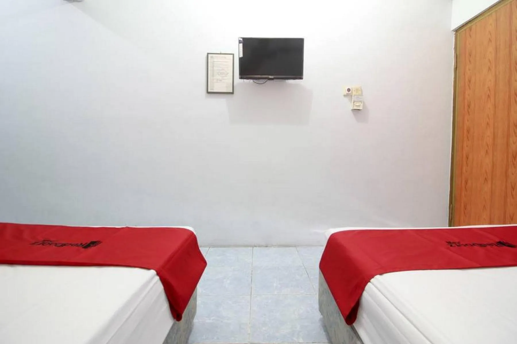Bedroom, Bed in RedDoorz Syariah At Jalan Menteri Supeno