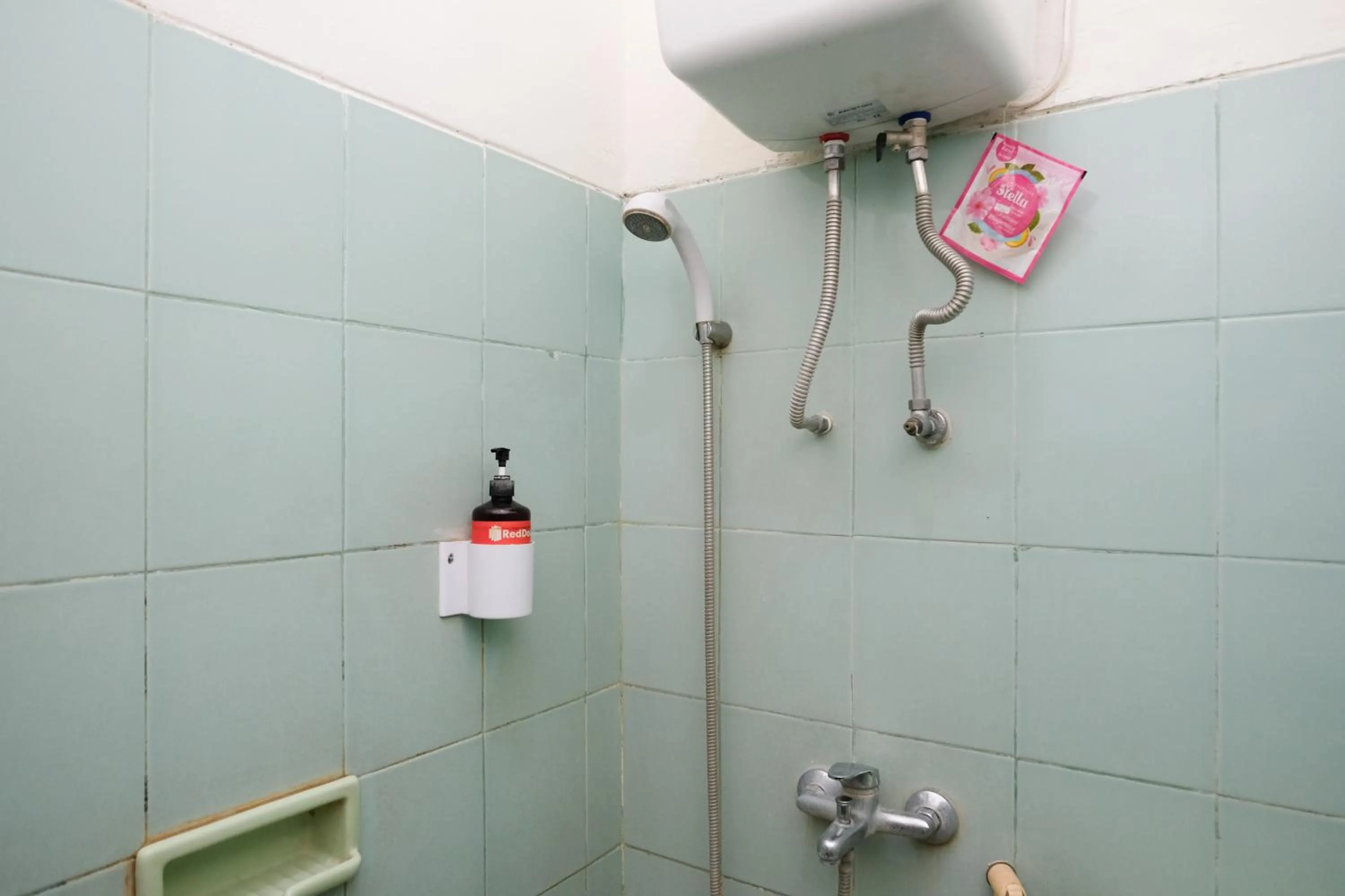 Bathroom in RedDoorz Syariah At Jalan Menteri Supeno